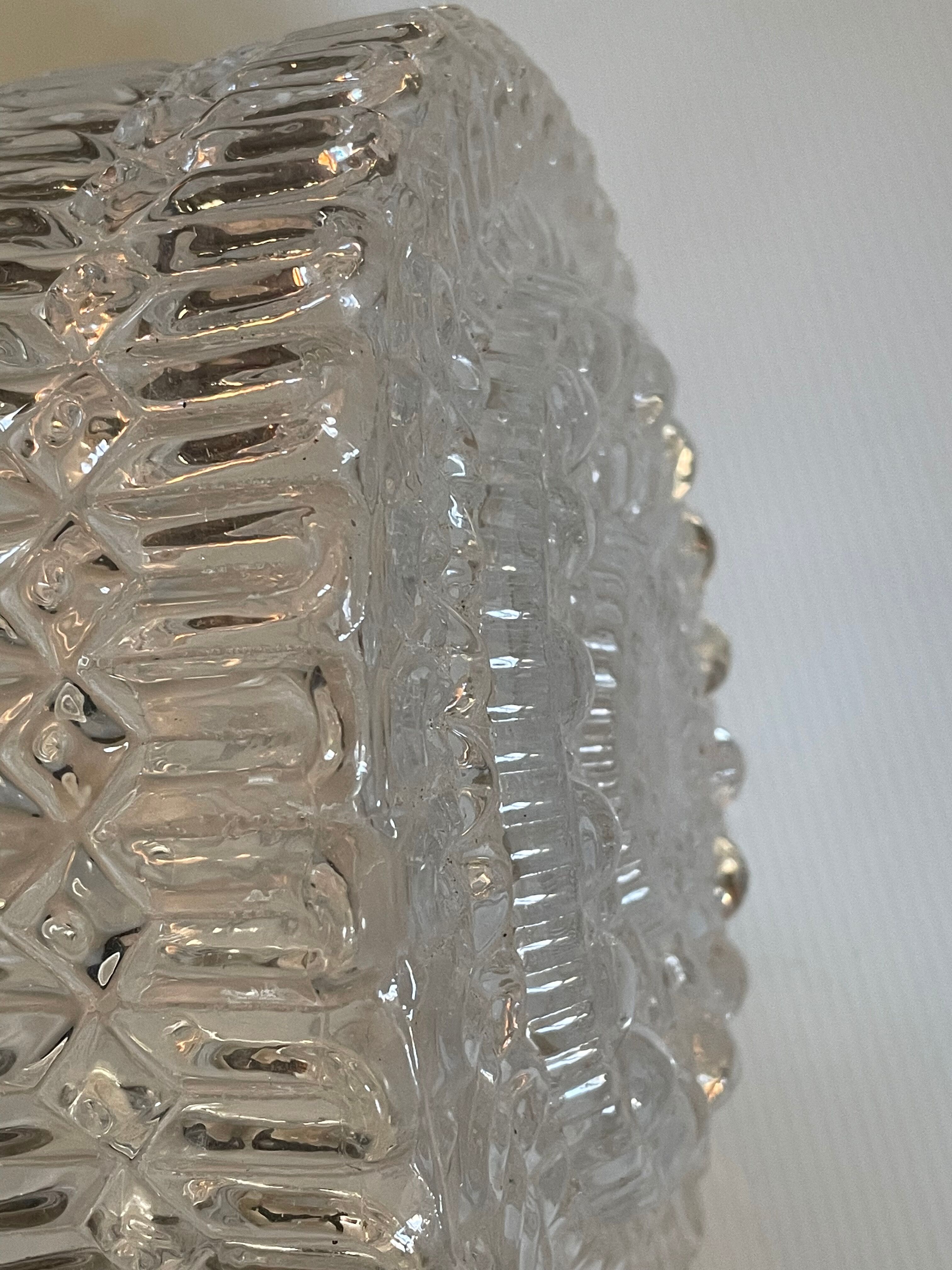 Applique en verre moulé vintage