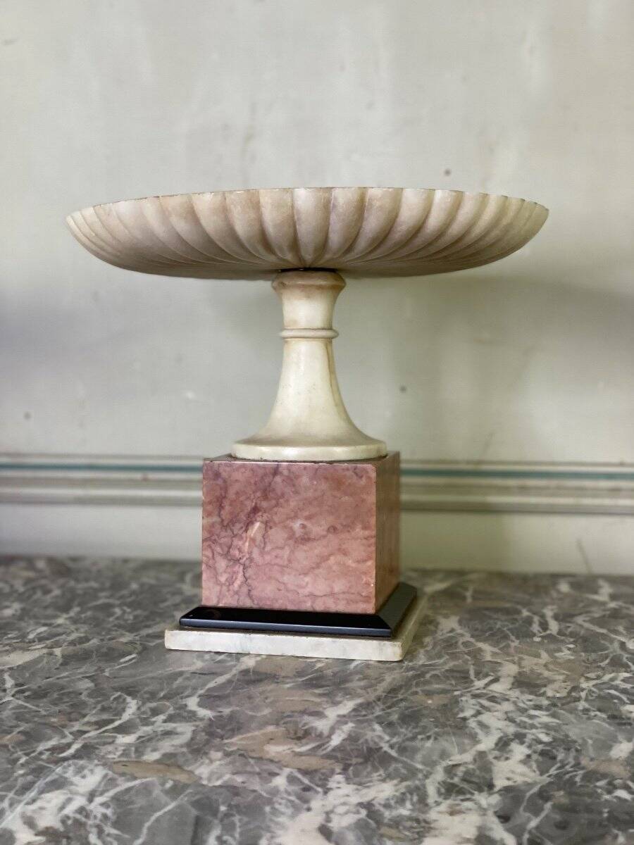 Marble bowl in the antique style, 19th century.
