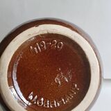 Vase cruche en céramique marron numéroté d'Allemagne de l'Ouest à décor de fruits rouges