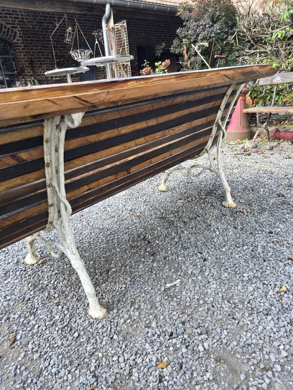 Banc de jardin en fonte et lattes en chêne