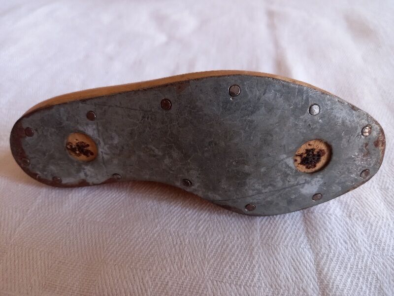 Pair of 2 children's shoe trees, handmade work, light wood, size 22