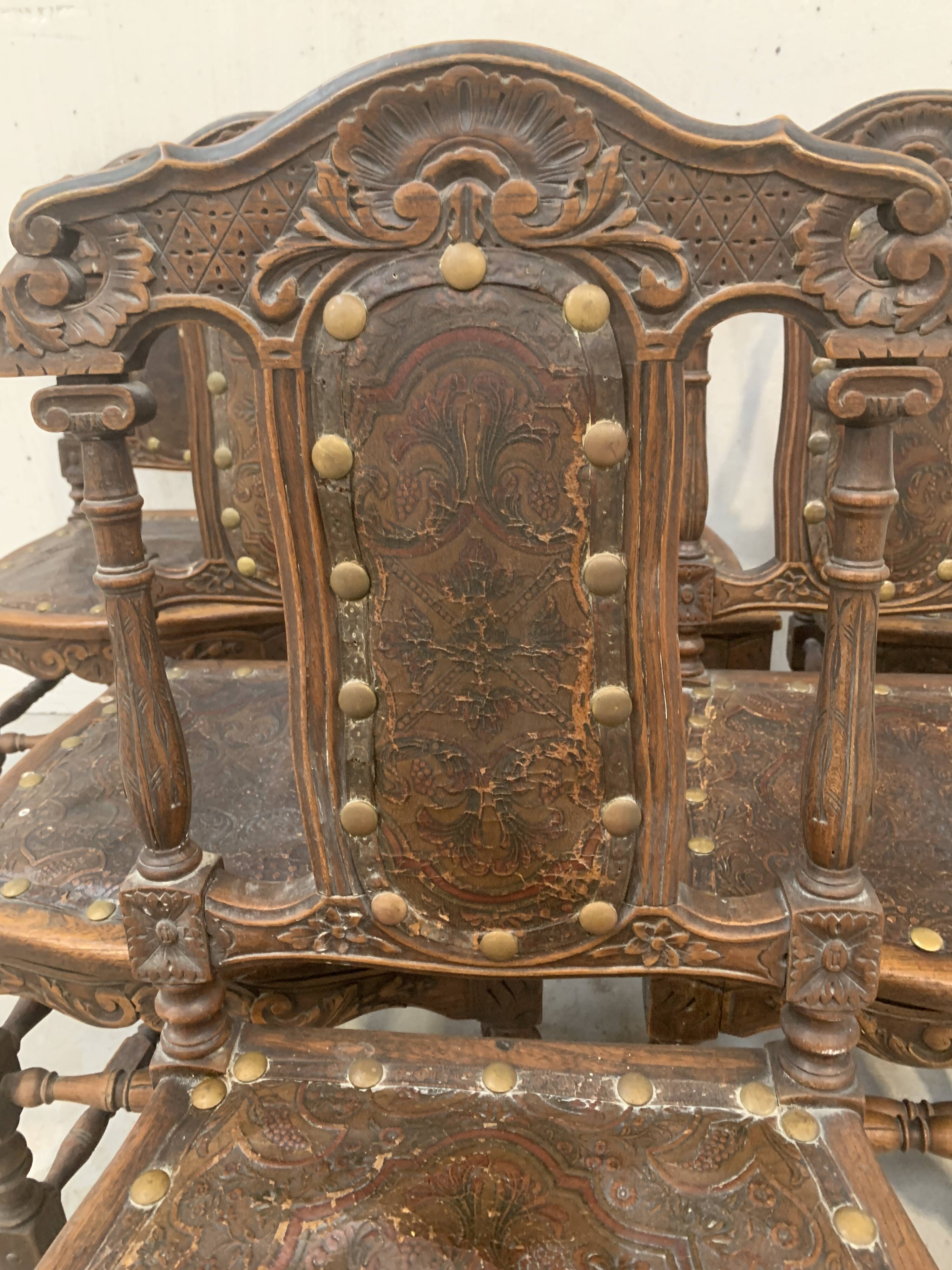 6 chaises de style Renaissance en chêne, XXème siècle