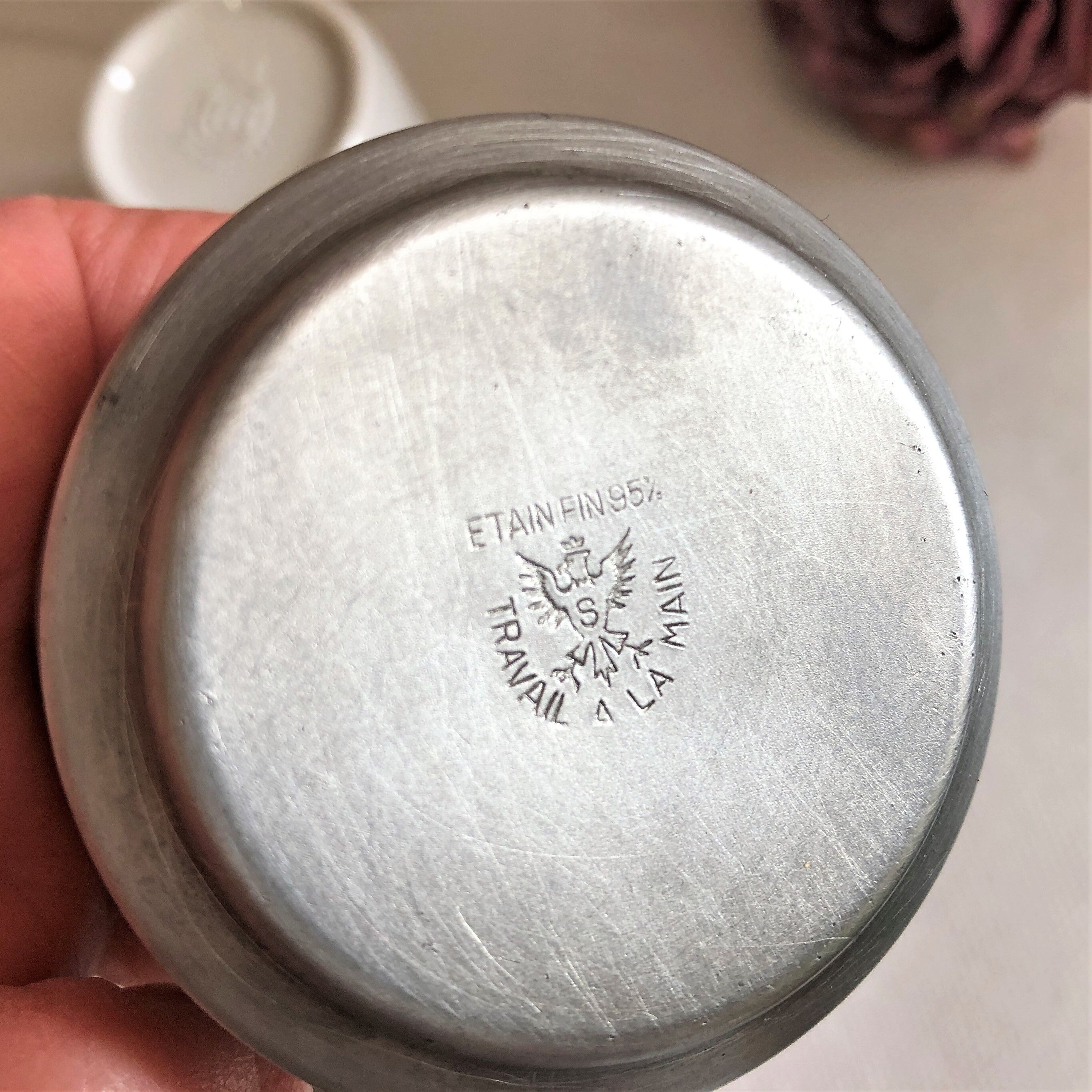 Set two porcelain cups with pewter support