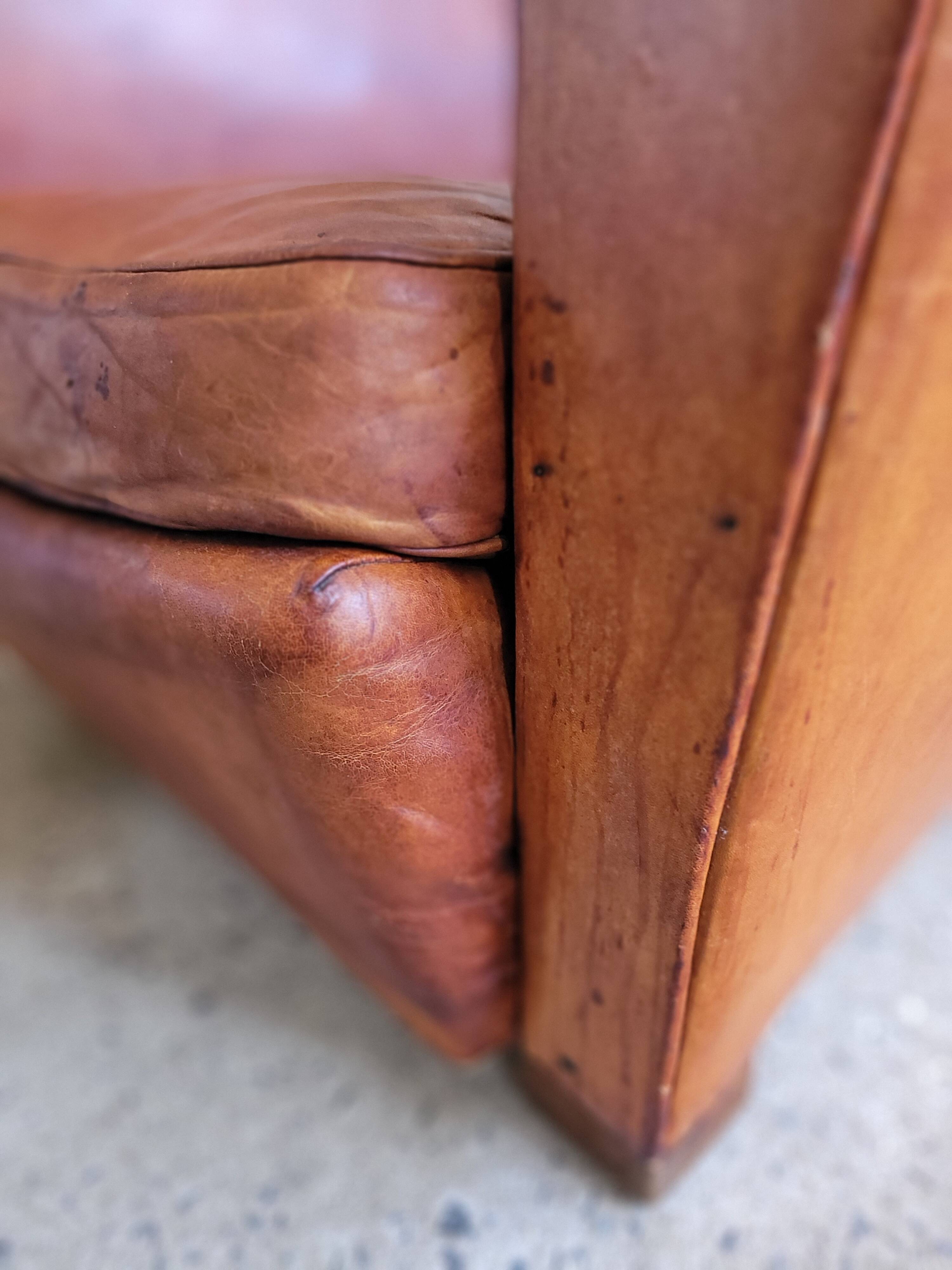 Fauteuil club en cuir patiné