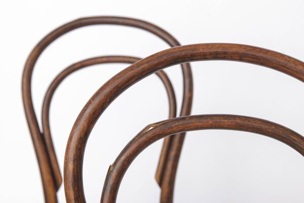 Ensemble de 2 chaises anciennes Thonet en bois courbé, chaises de café de Vienne, début des années 1900.