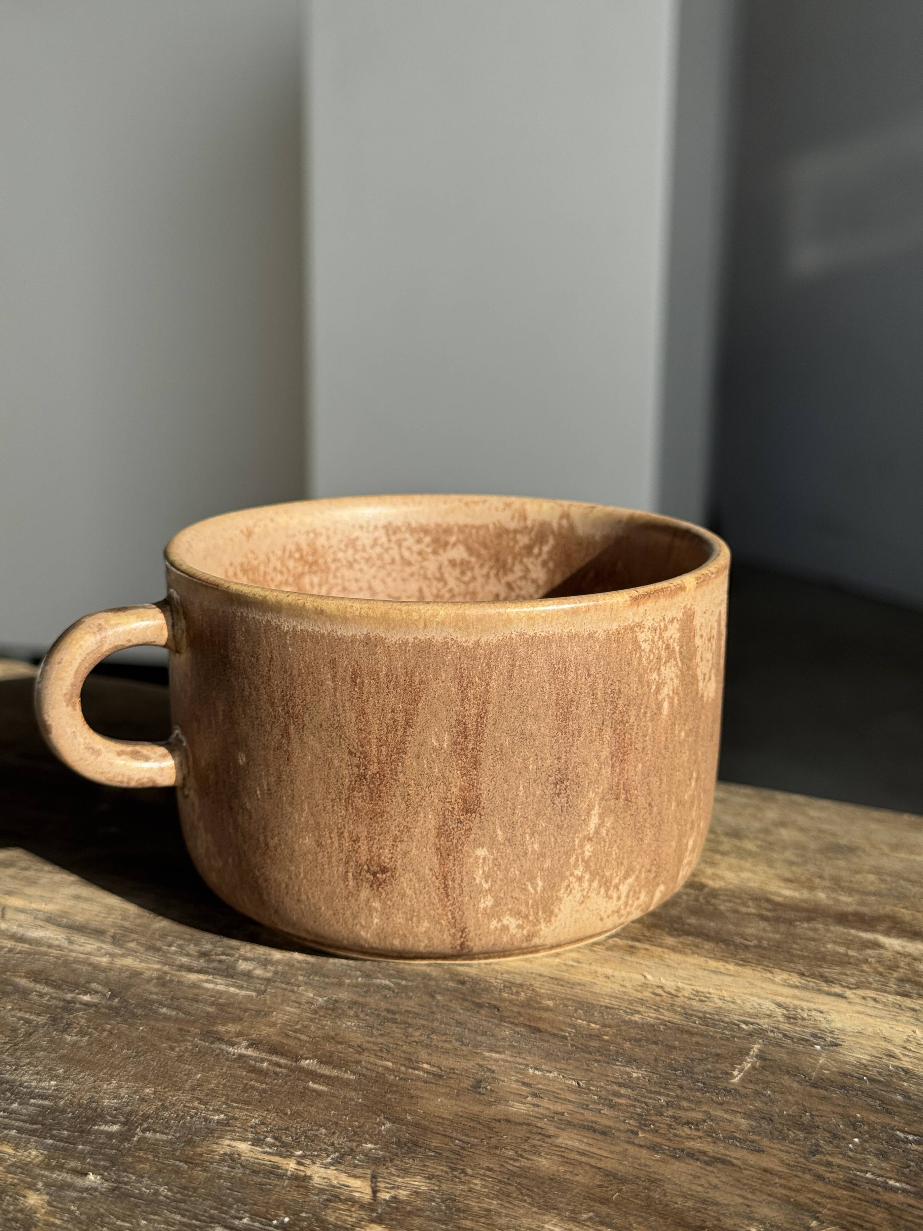 Tasse en grès émaillé brun H6,5 D10,5