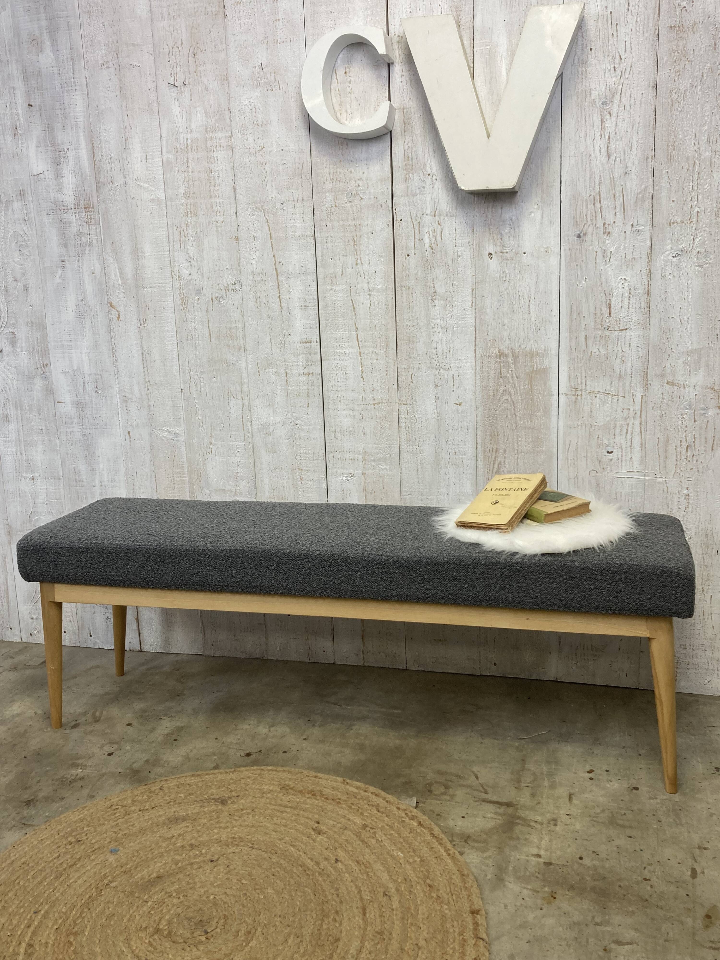 Scandinavian bench with curls