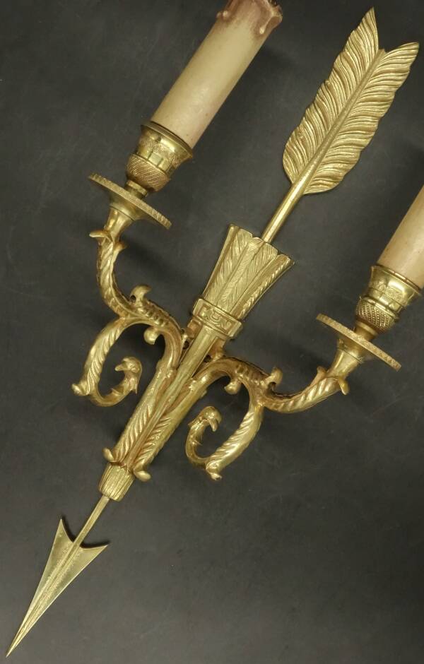 Paire d'appliques en bronze doré flèche et têtes d'aigle style Empire