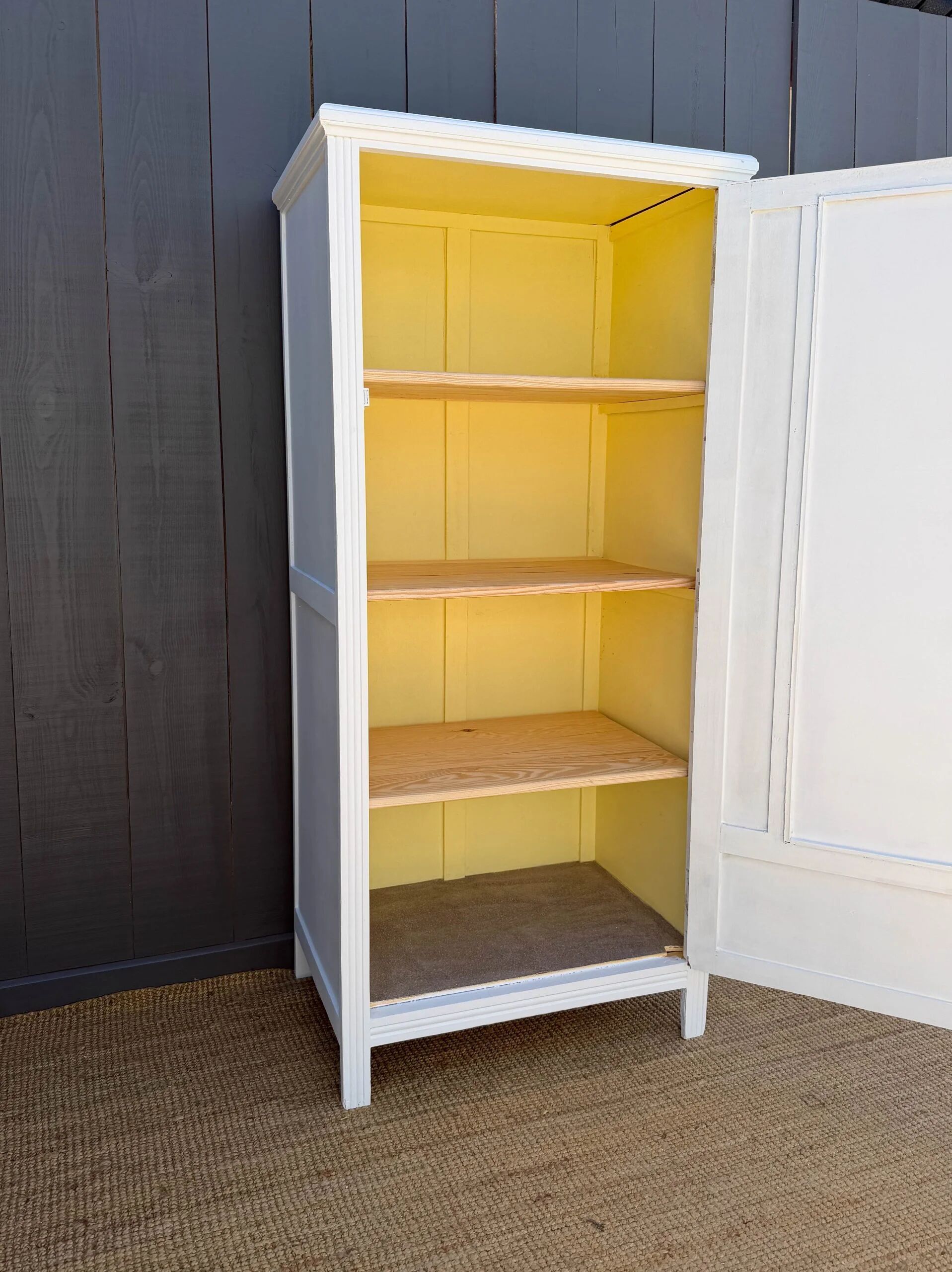 Armoire parisienne