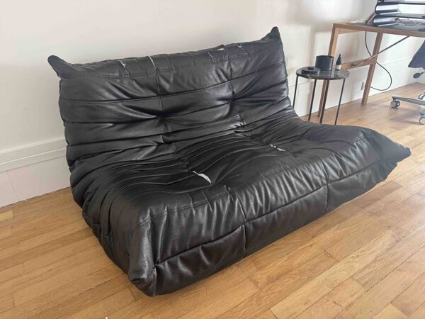 canape togo 2 place en cuir noir a restaurer