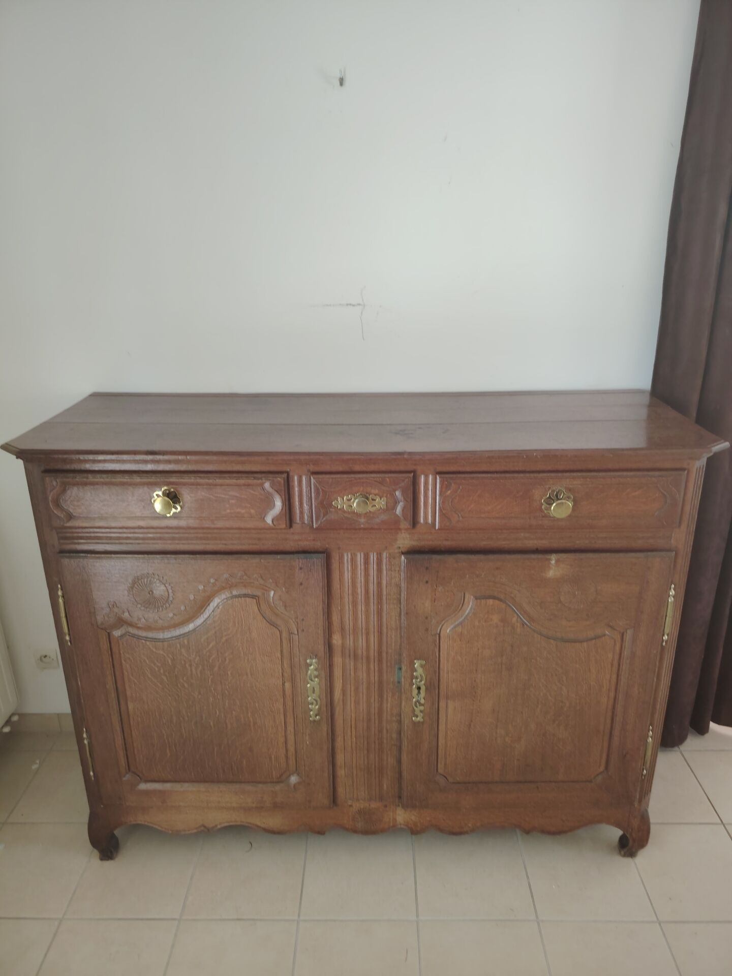 Large buffet in Regency style with carved shell in solid oak - 1900