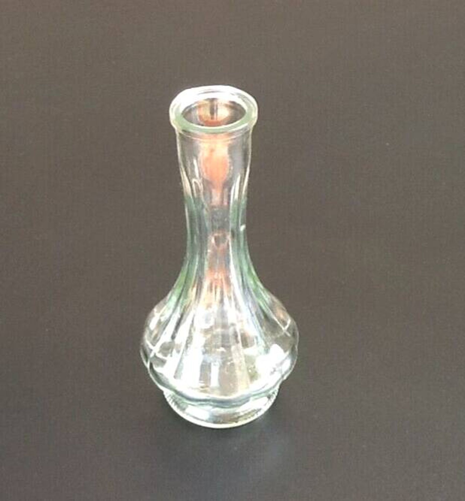 Années 1970   Vase / Soliflore à panse sur pied douche  Verre transparent