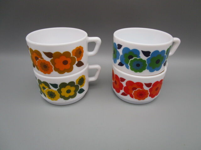 Set of 4 vintage mobile cups