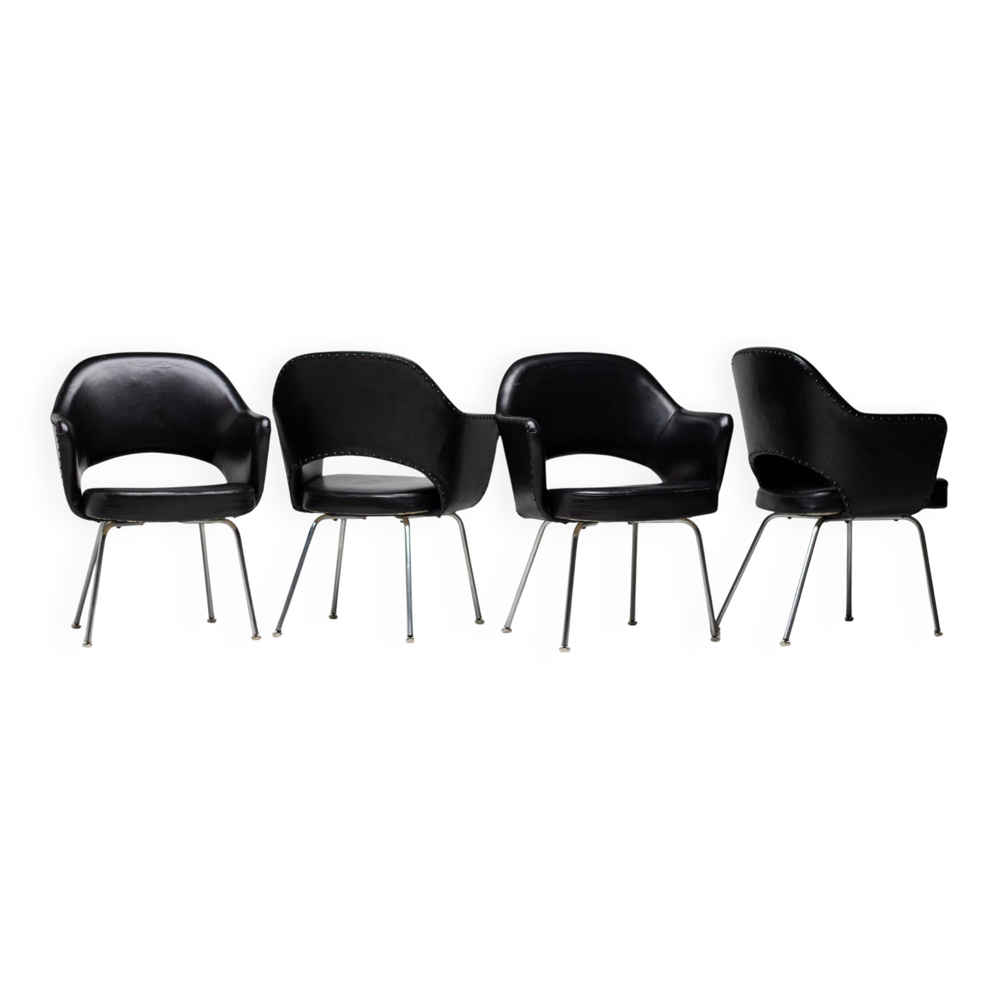 Set of 4 Saarinen executive chairs for Knoll in original black leather.