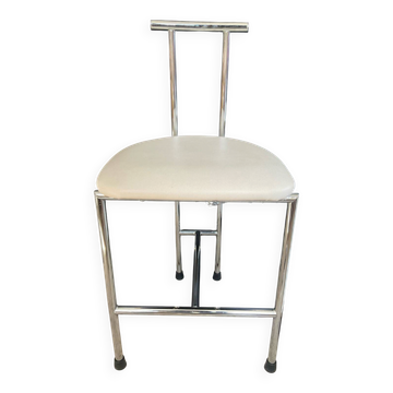 Vintage 70s chair in chrome metal and white faux leather.