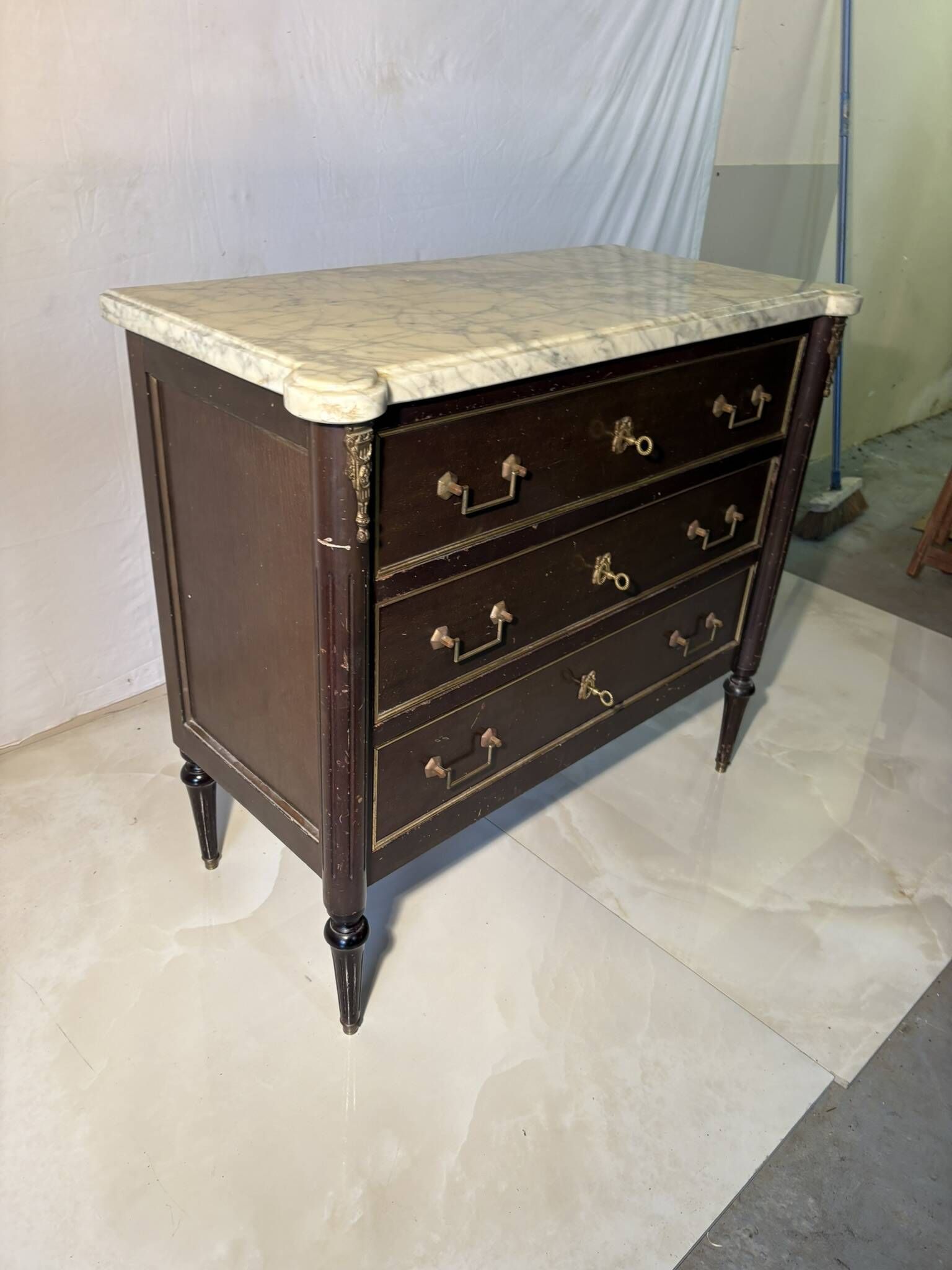Commode with 3 drawers in Louis XVI style, marble and gilded bronze.