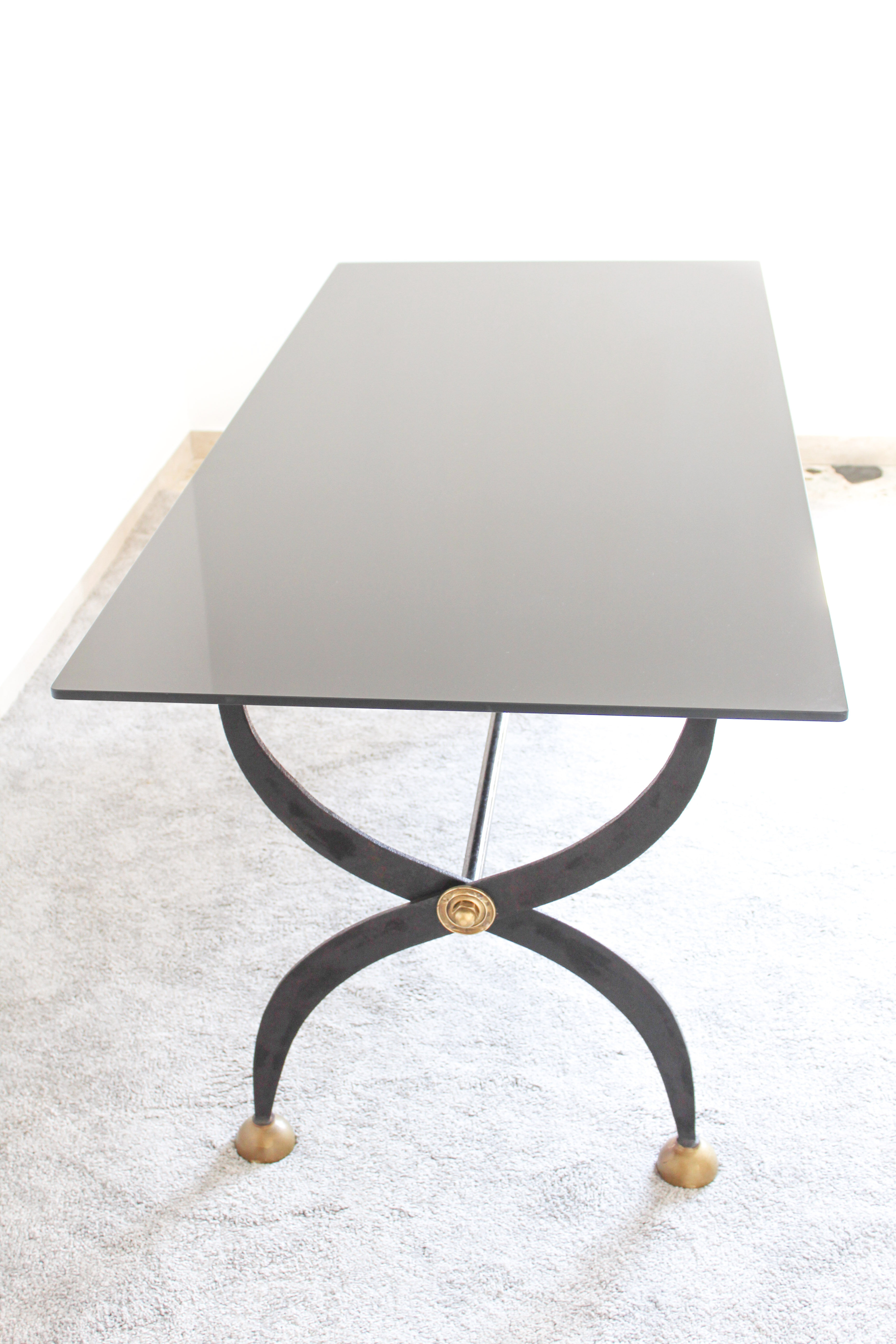 Wrought iron table with black lacquered glass, Italia 1970s