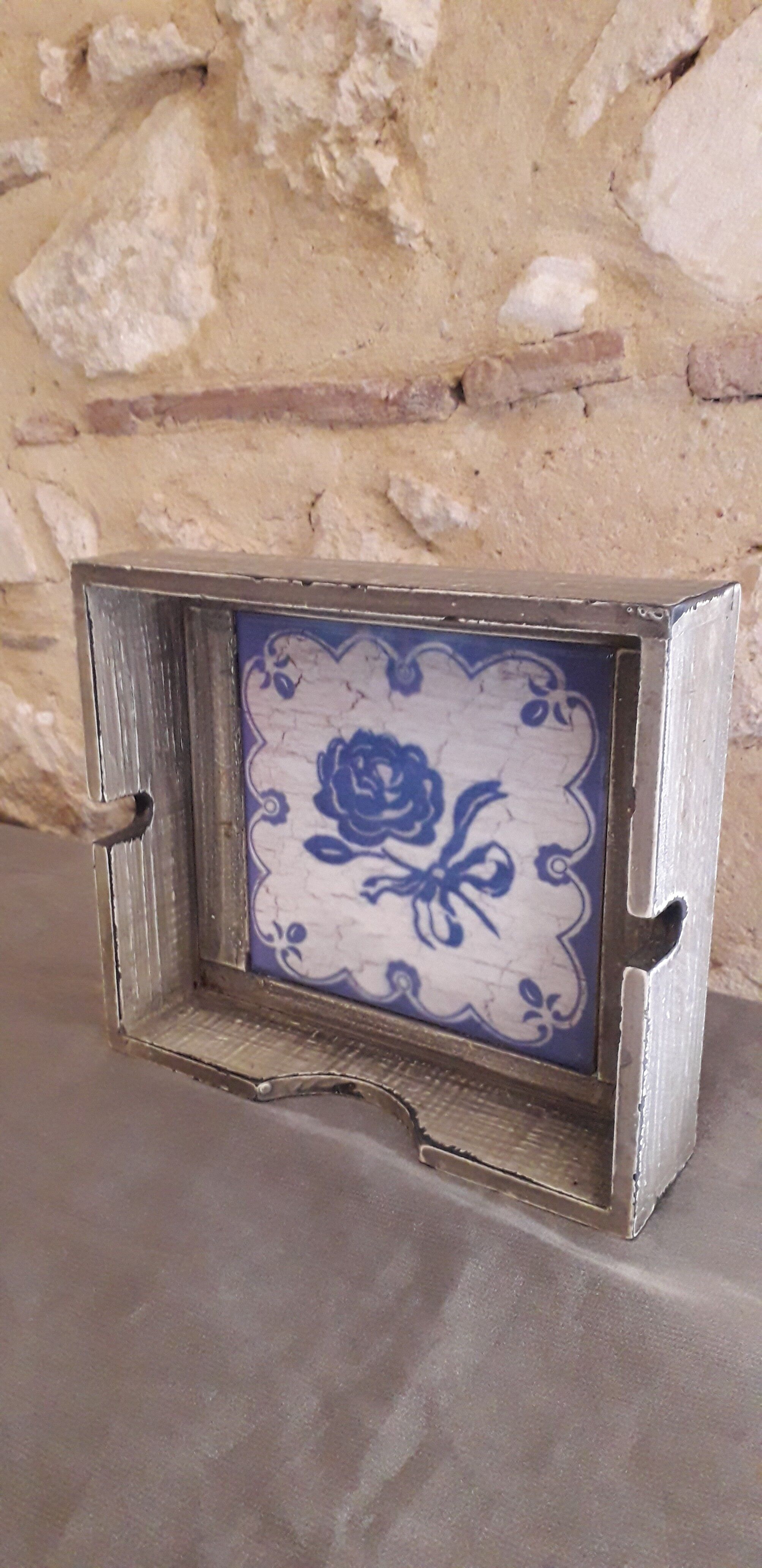 Grey patinated wooden top, ceramic bottom, for napkins/paper napkins