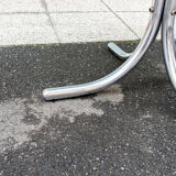 Round table in chromed metal and glass Italia Anni '60