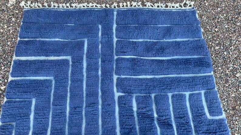 Traditional Berber rug, size 100 x 200 cm