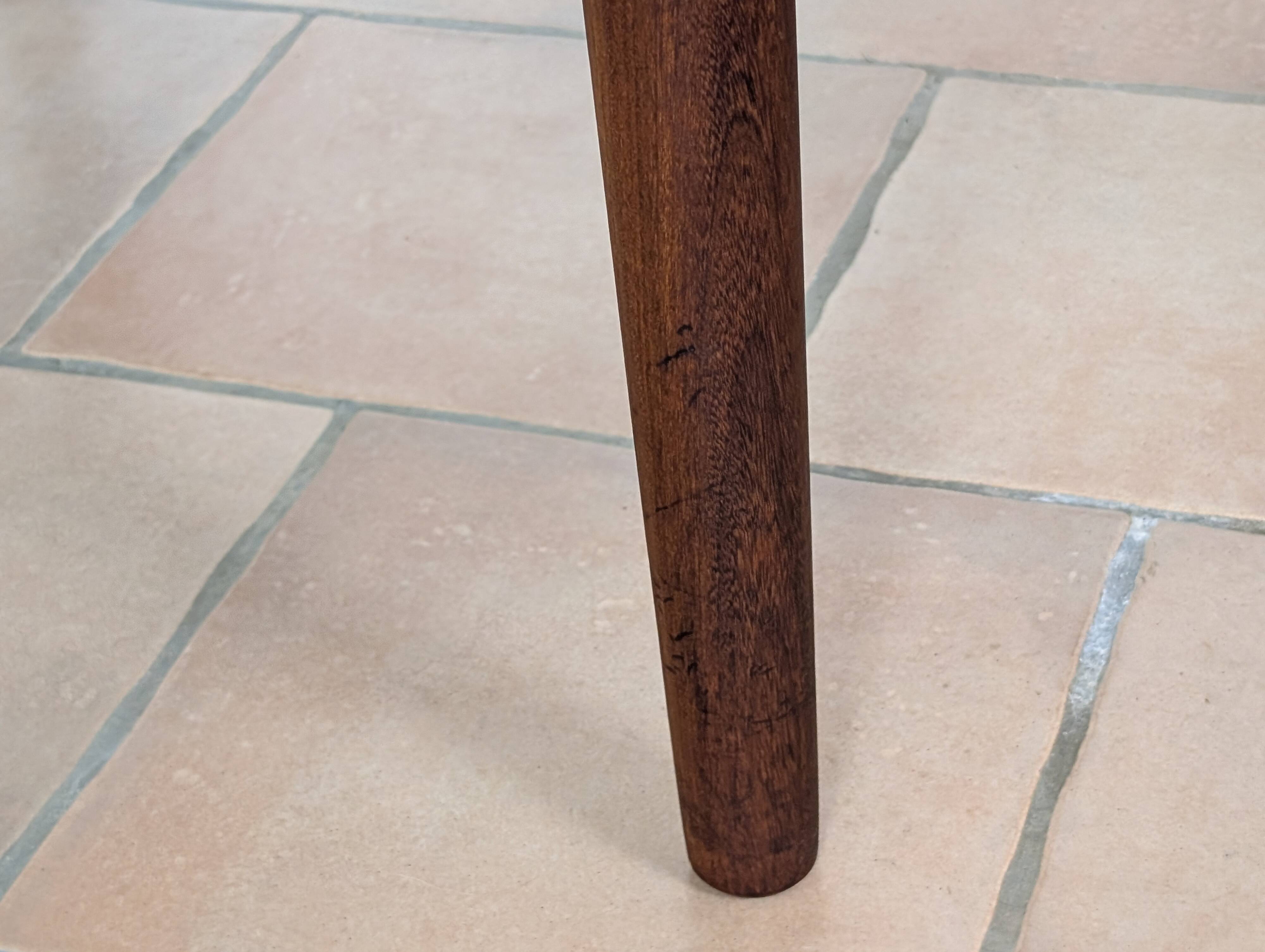 Scandinavian extendable table