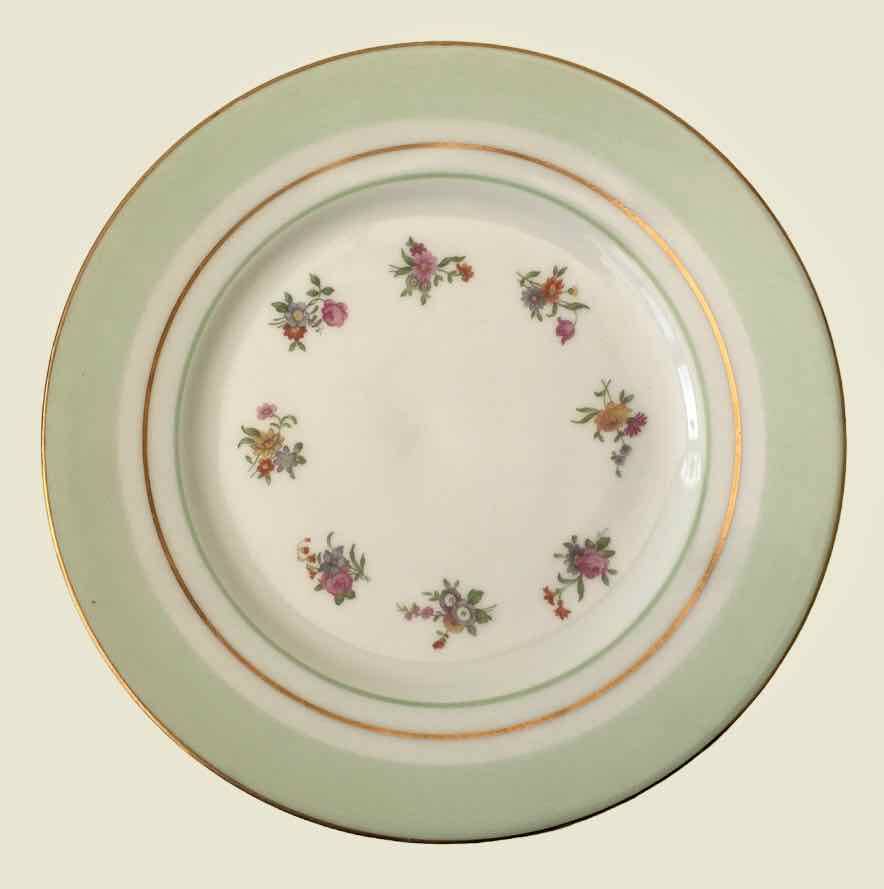 Service of 18 porcelain plates for 6 people