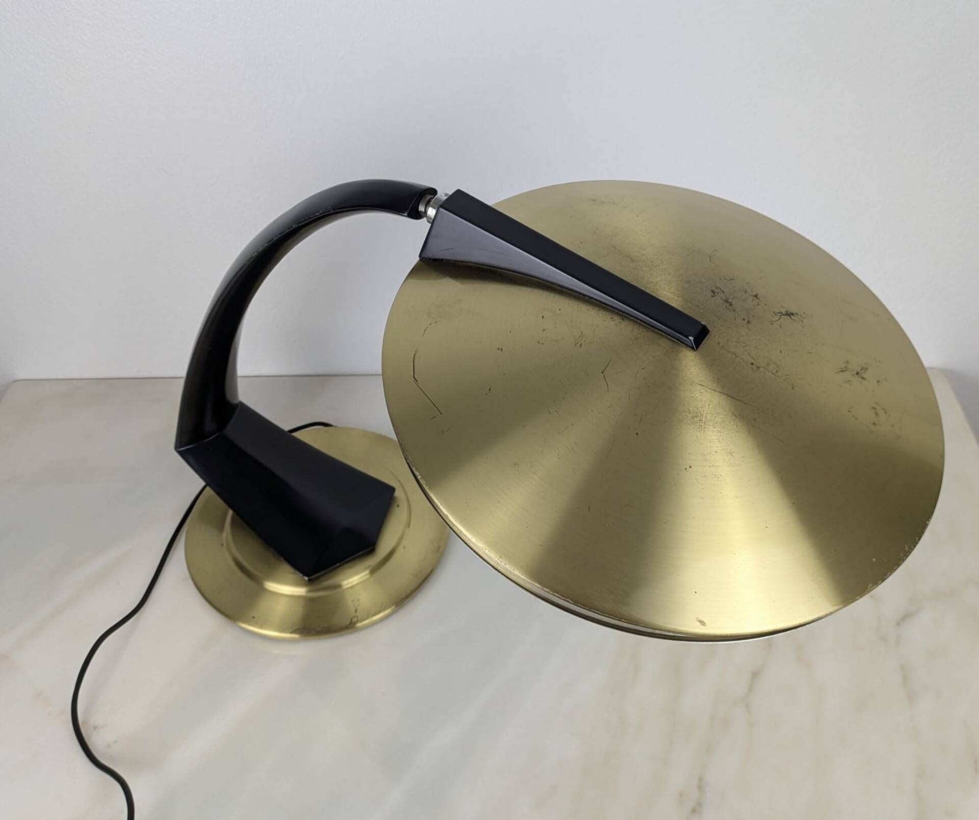 Fase boomerang 2000 table lamp designed by Luis Perez de la Oliva