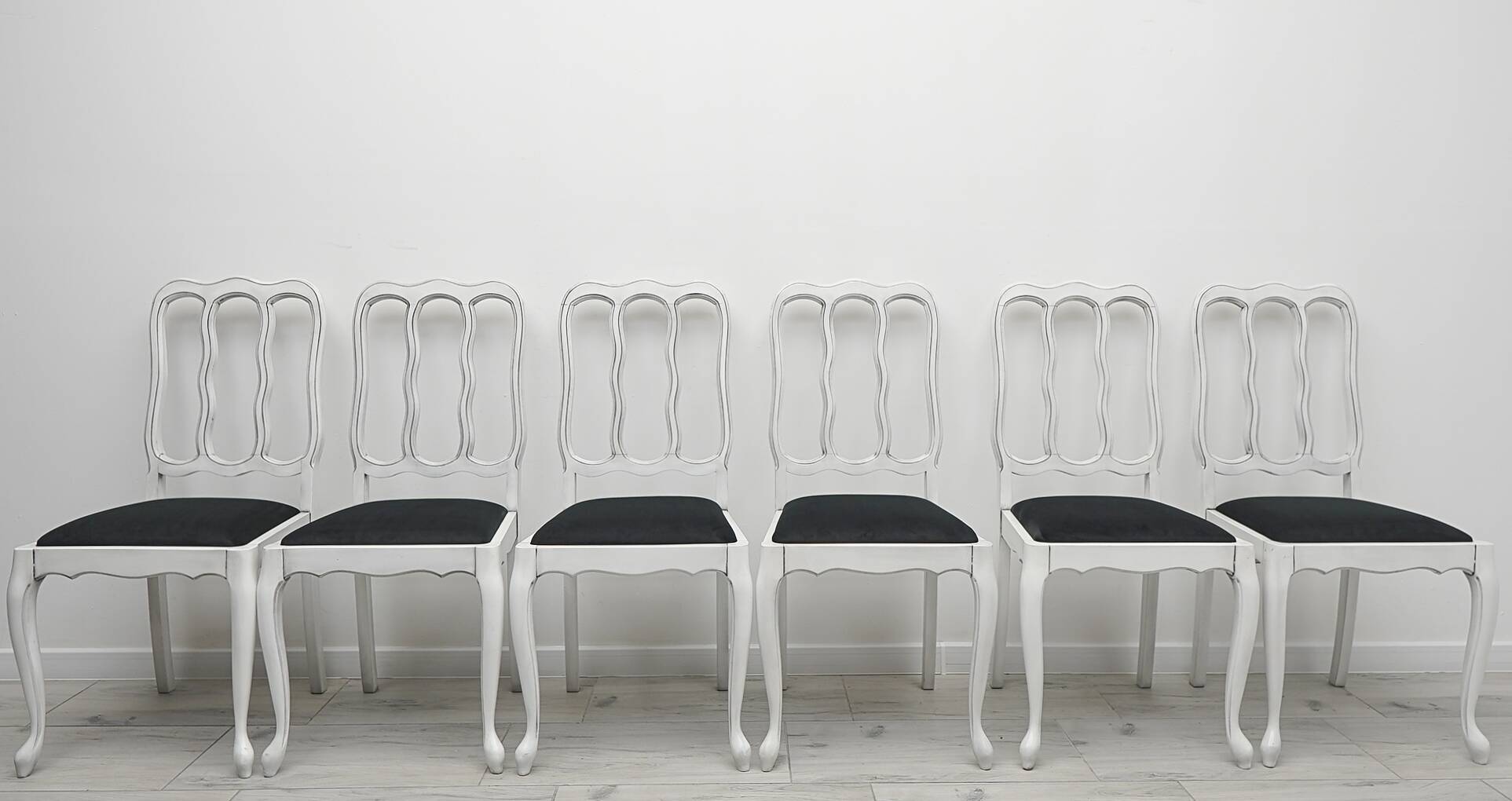 Stylish Ludwik table + 6 chairs. After professional renovation.