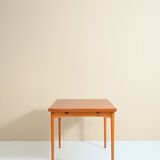 Extendable teak table