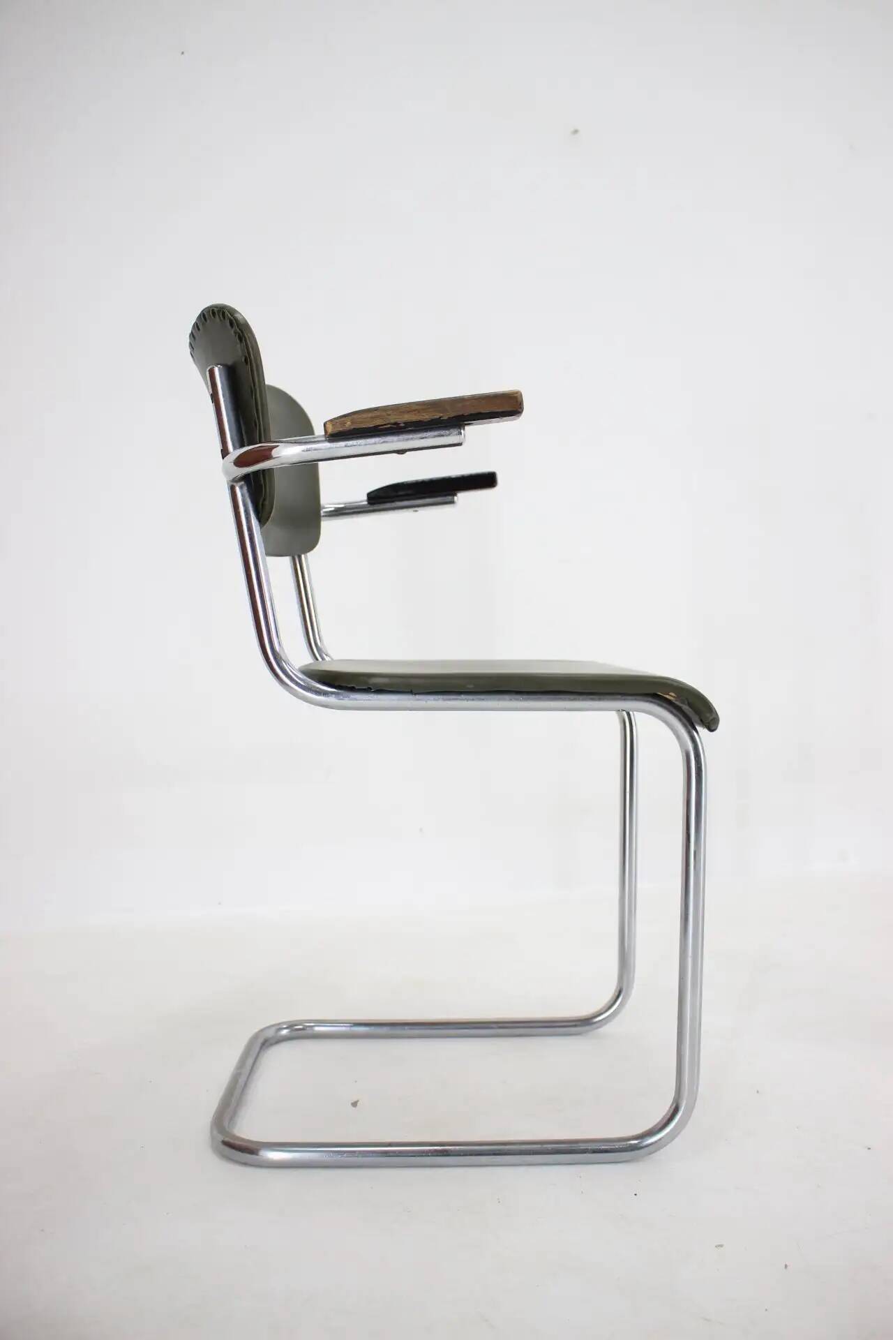 Set of three Bauhaus chrome dining chairs by Mauser, 1940s