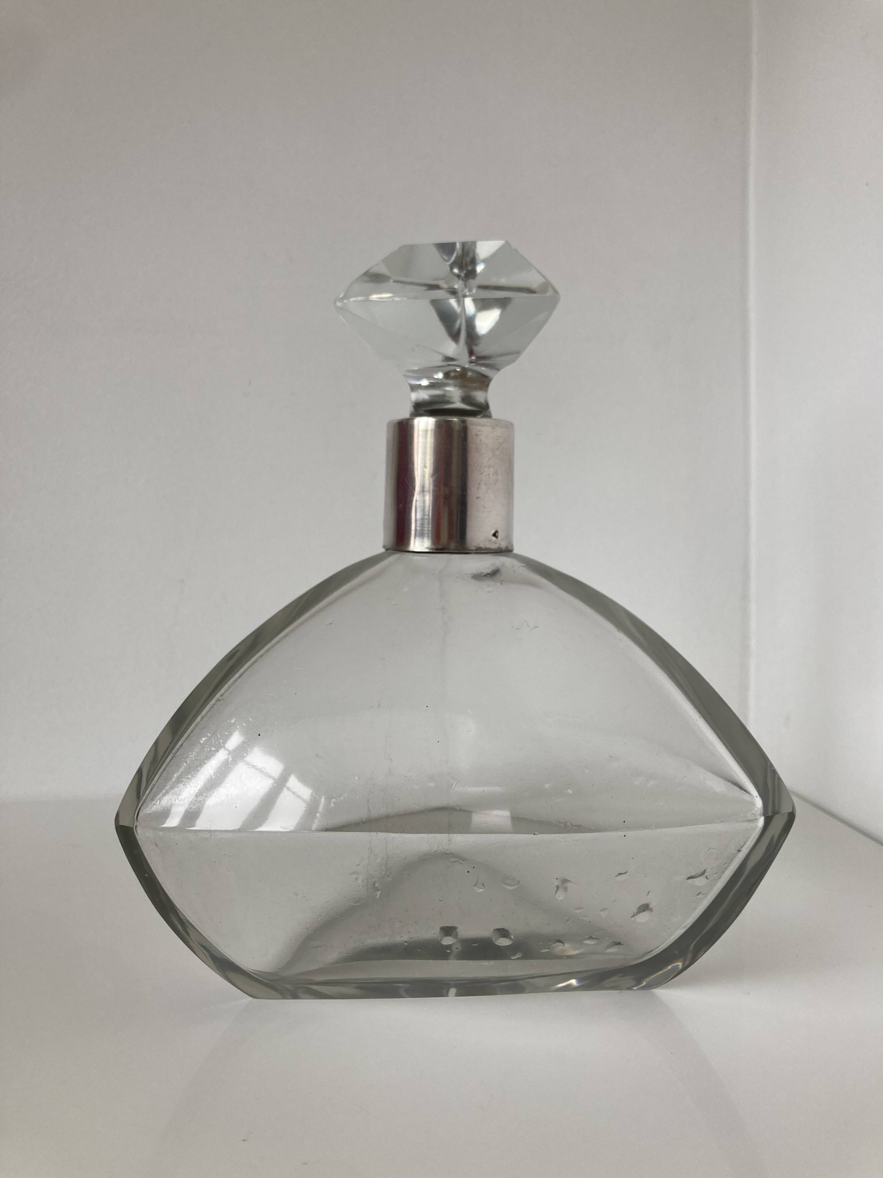 Beautiful cut crystal carafe with its stopper and solid silver setting