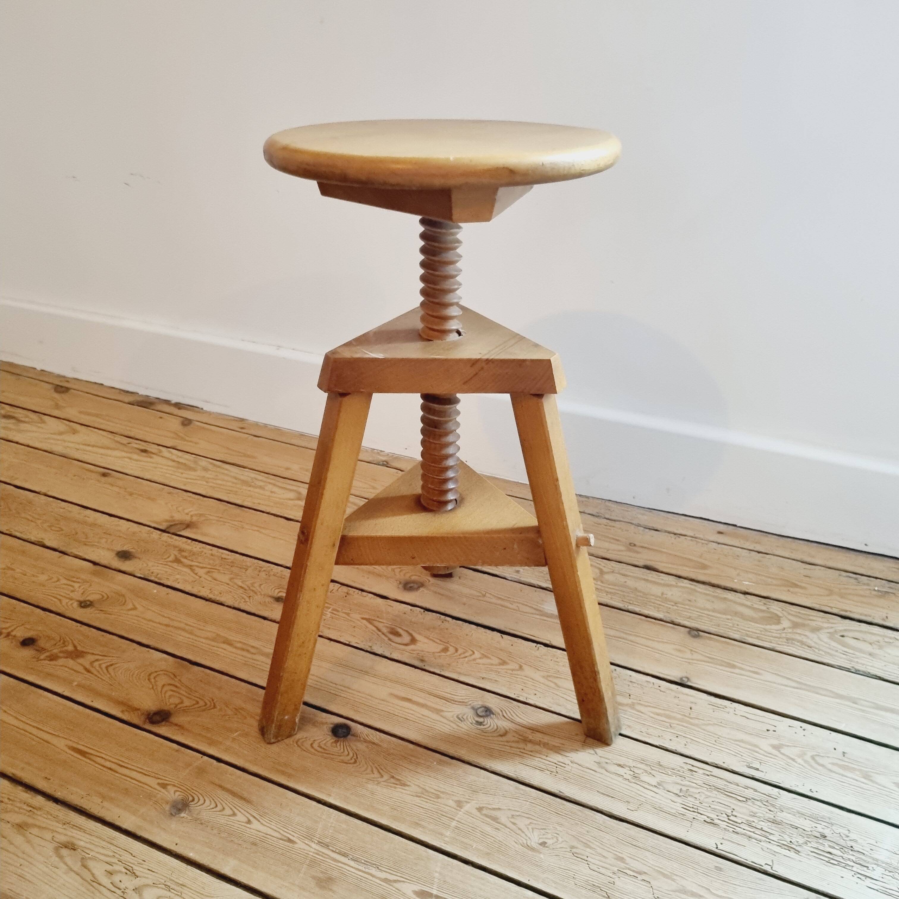 Adjustable piano stool