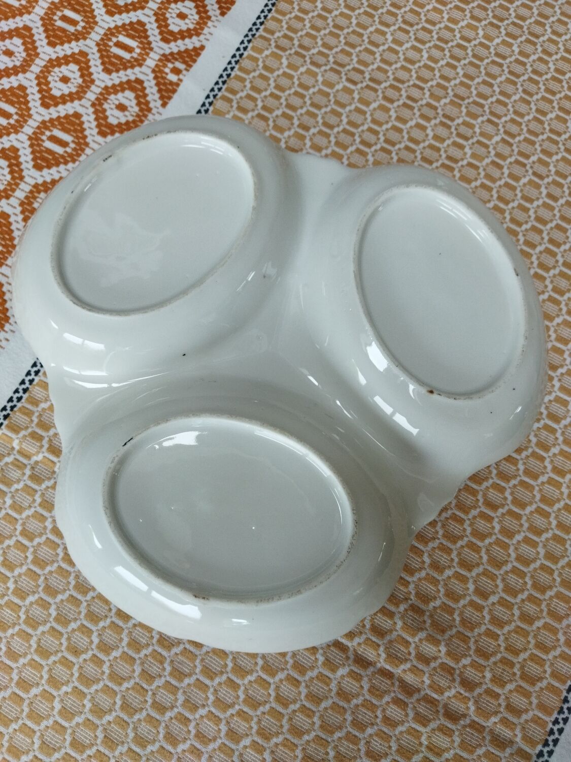 Porcelain beggar's dish