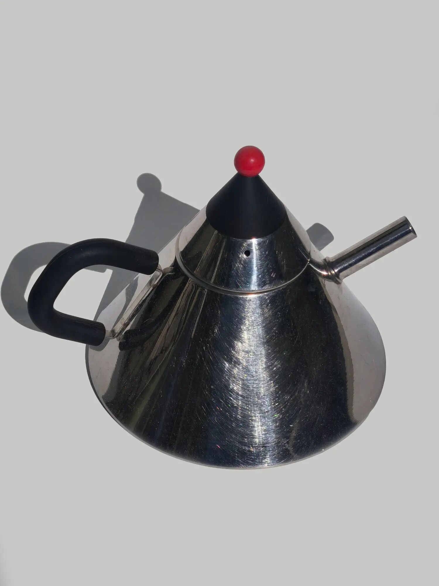 Memphis conical teapot