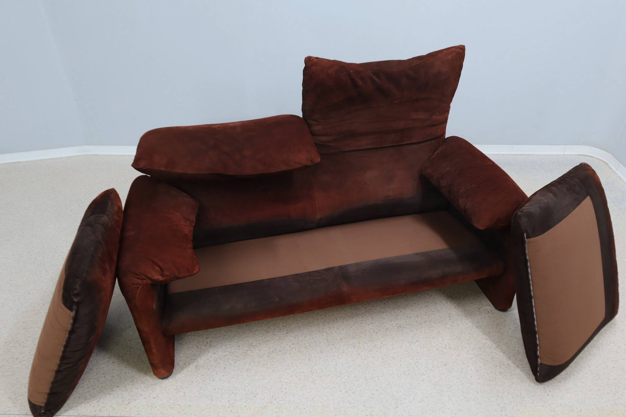 Canapé Maralunga 2 places en cuir suédé Cassina années 1970