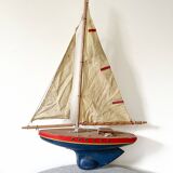 Voilier de bassin "modèle 501" navigable en bois, jouet ancien de la fameuse marque française Tirot