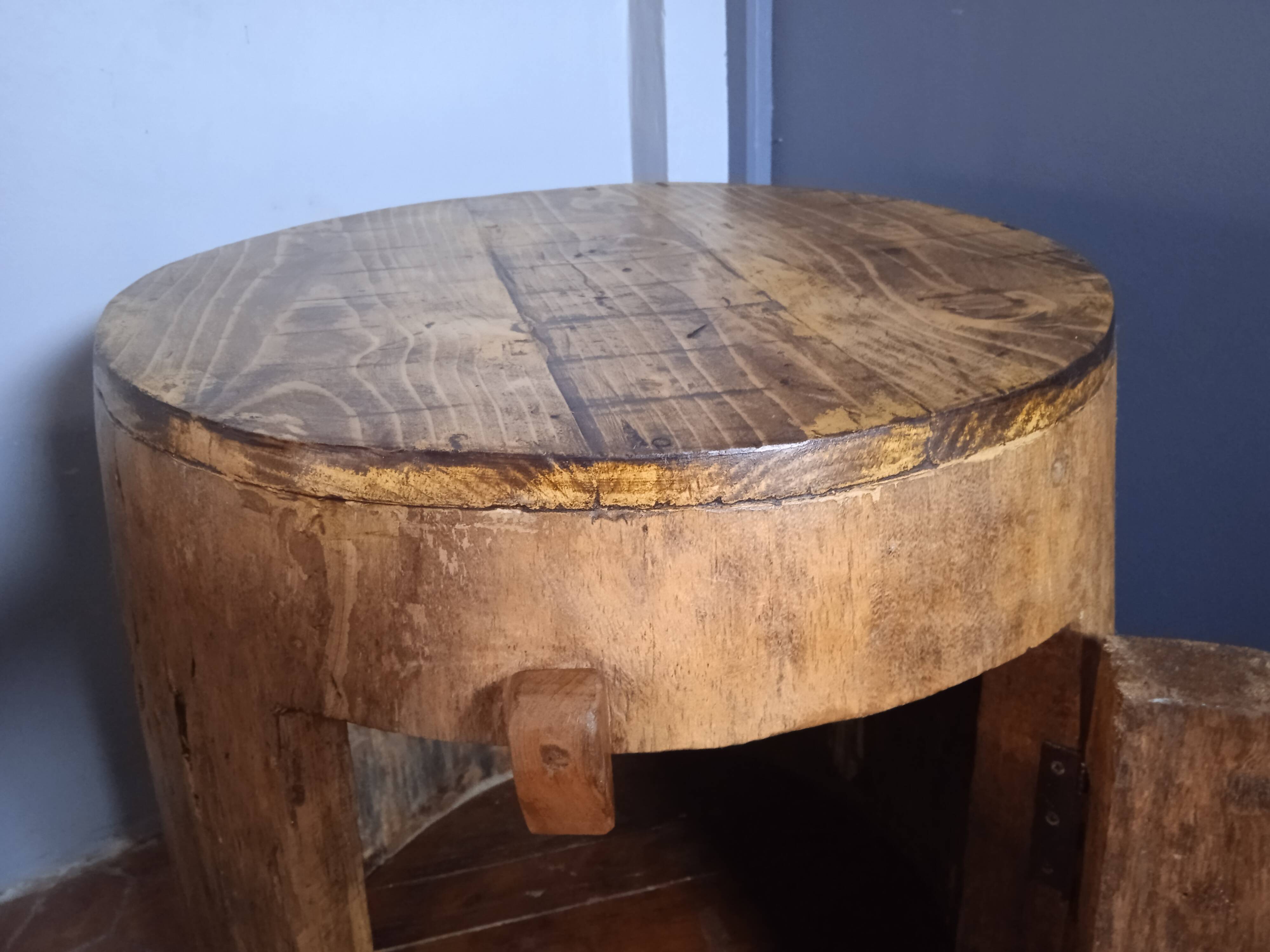 Hollow palm tree trunk; Mini bar; bedside table; occasional furniture; corner furniture;