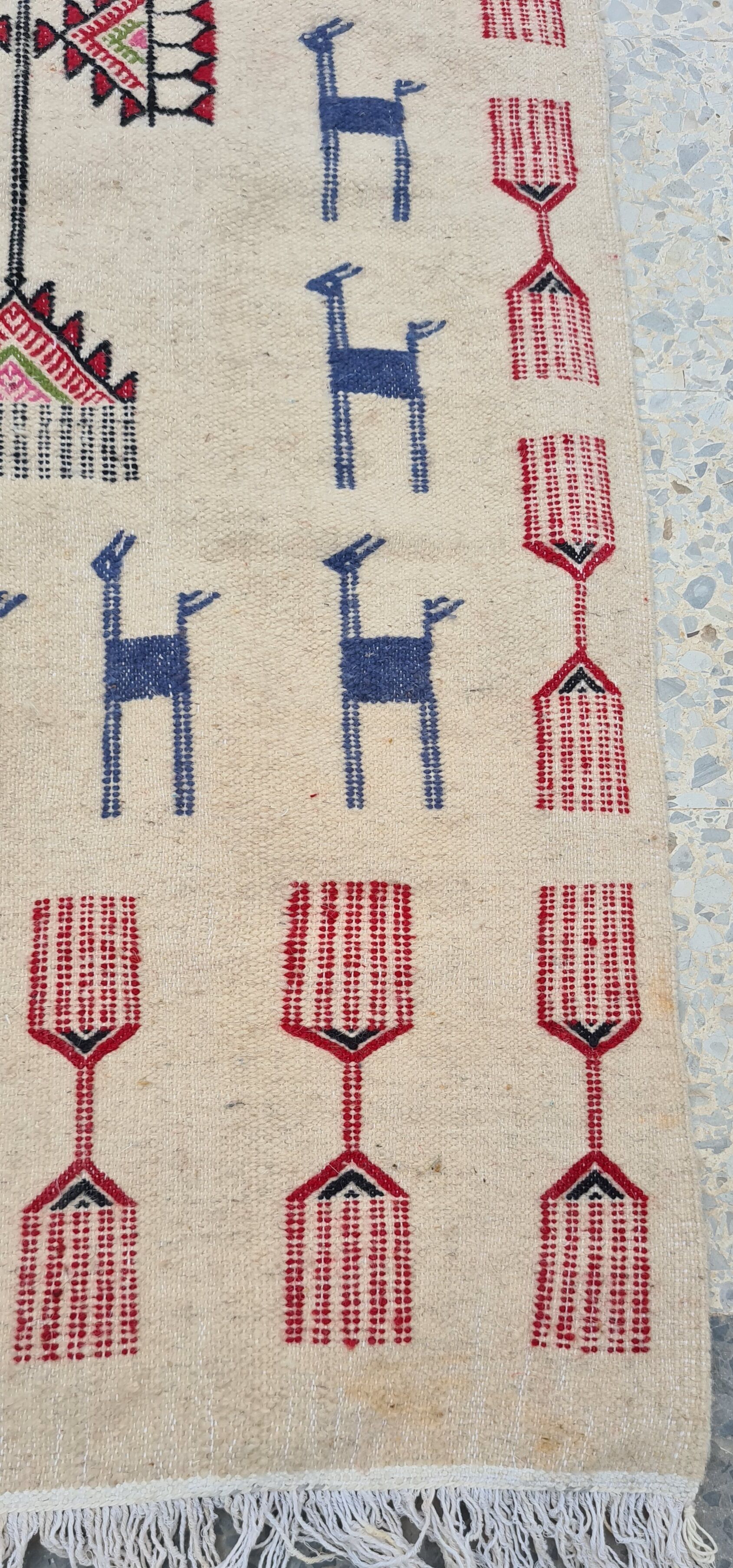 Tapis kilim beige à motifs multicolores fait main en pure laine