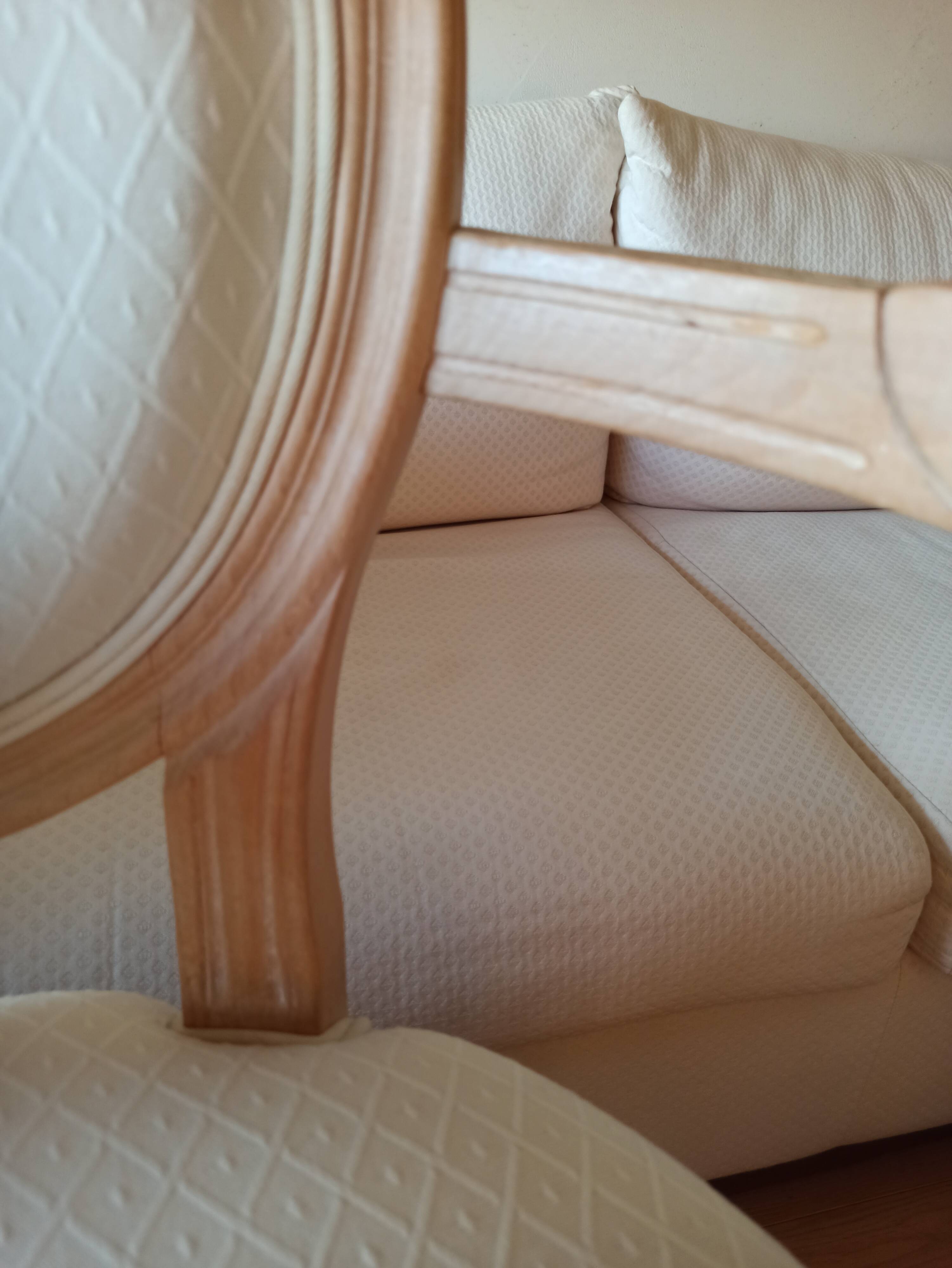 Fauteuil médaillon beige style Louis XVI très bon état