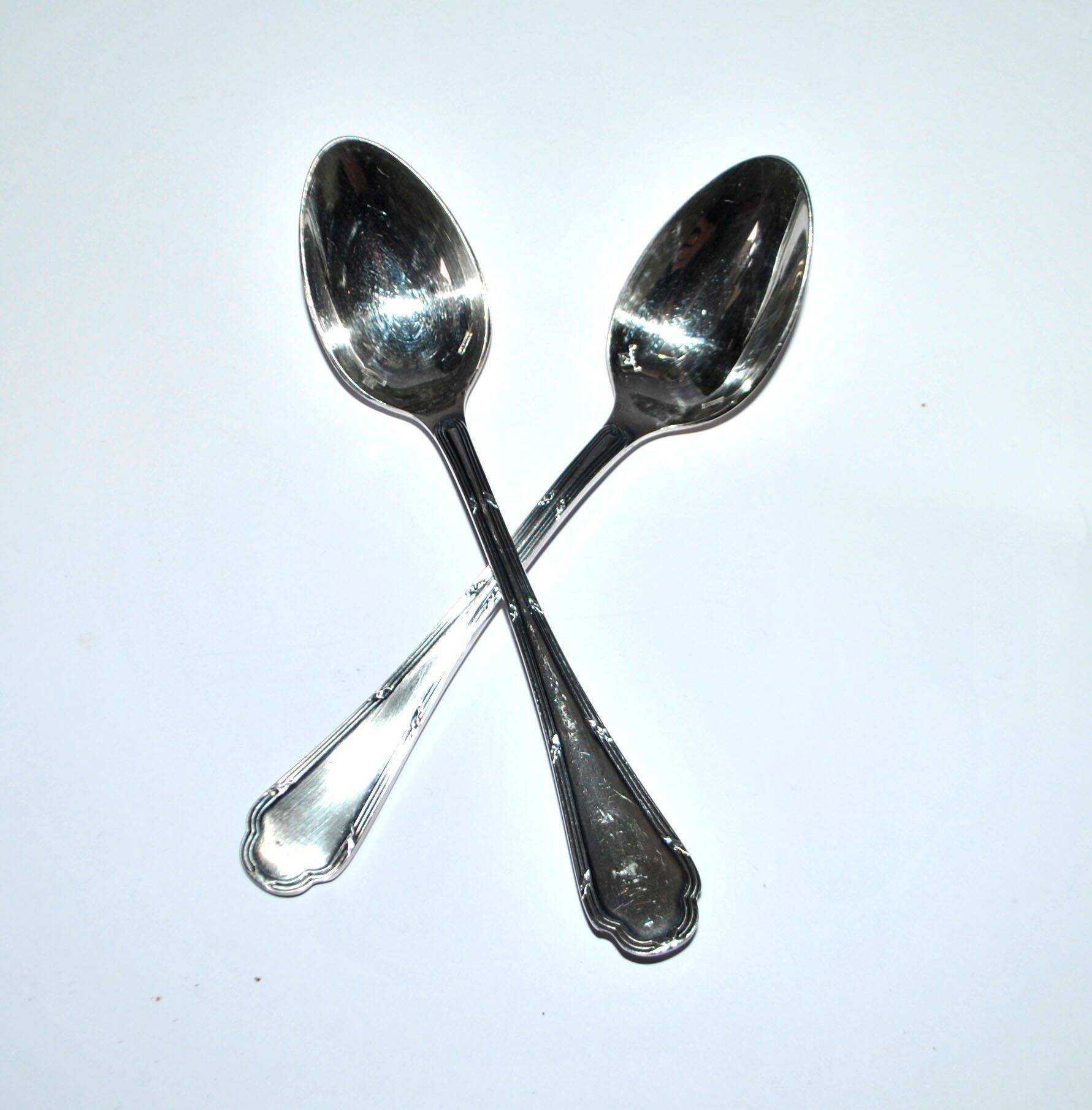 Ercuis set of 2 Trianon silver-plated dessert spoons with crossed ribbon, 15 cm