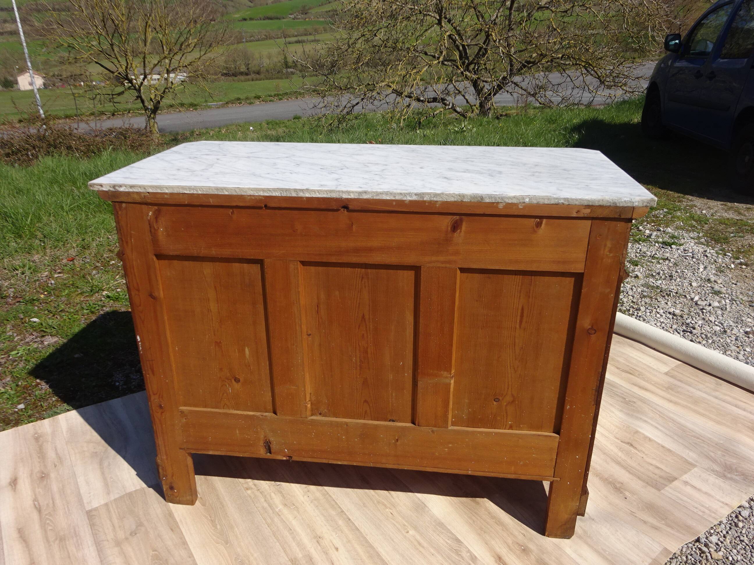 Commode en noyer de style et époque Louis Philippe