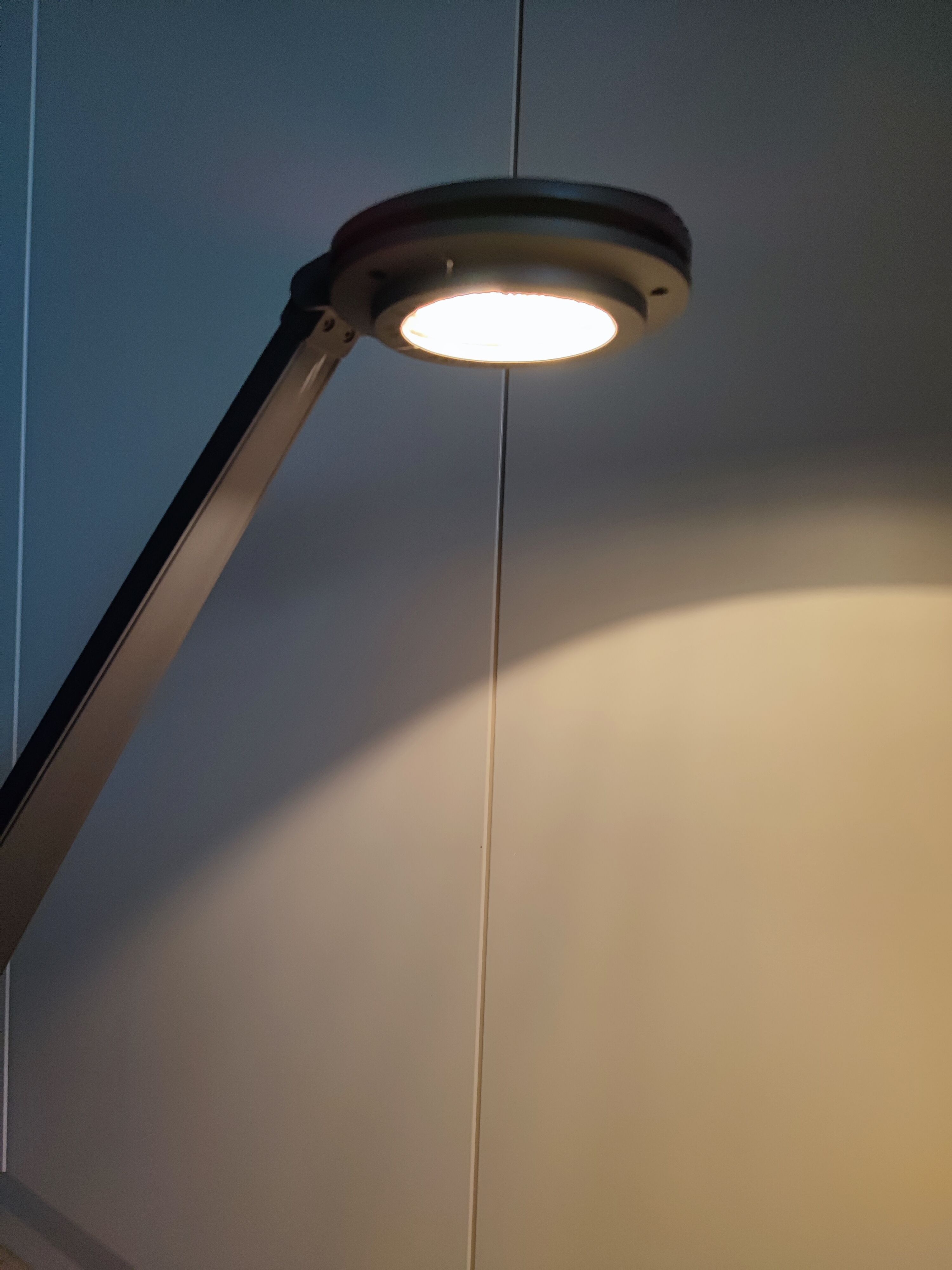 Dromos desk lamp designer Ferarri E.