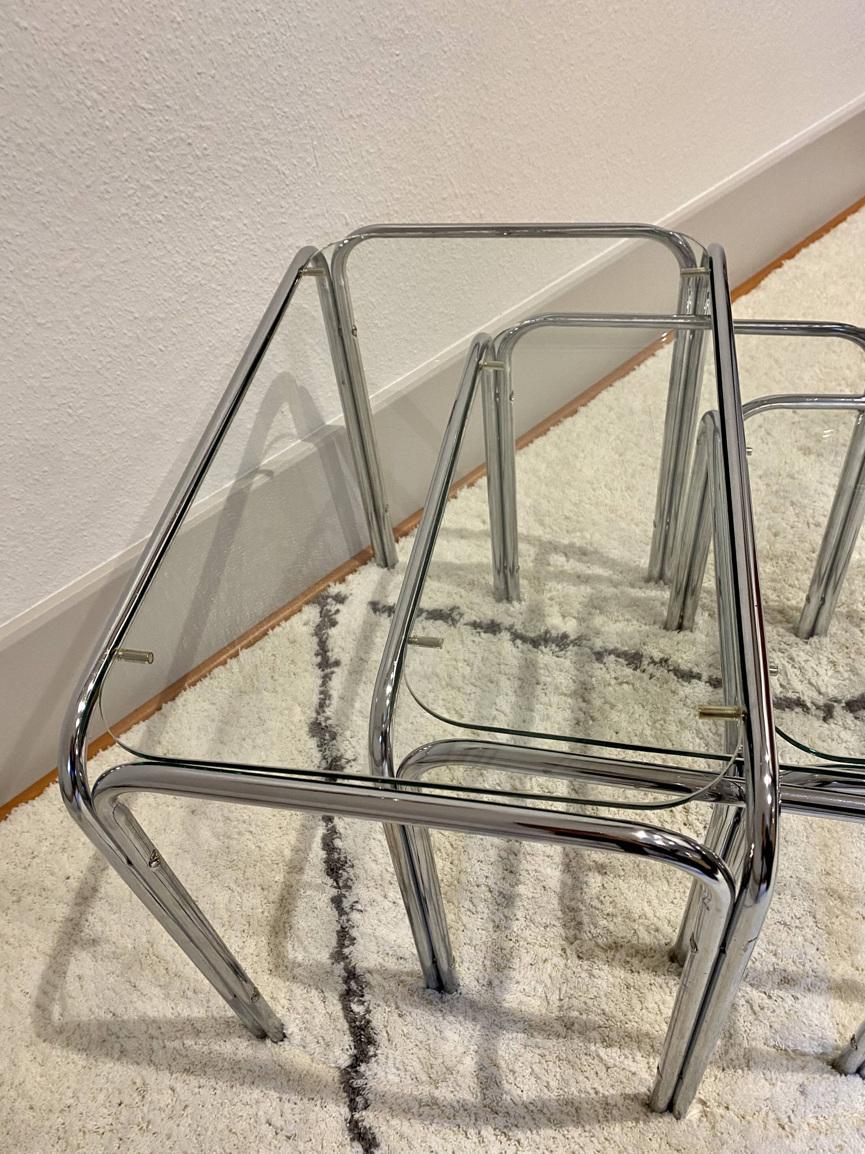 Vintage gigognes tables