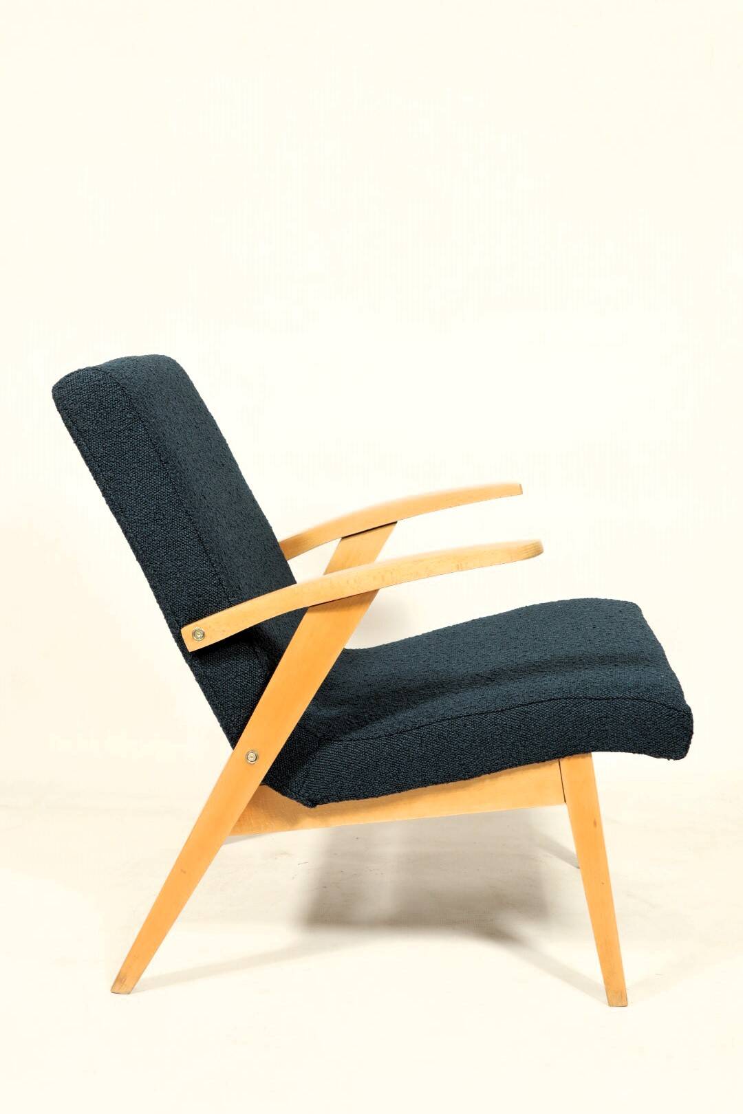 Fauteuil vintage Couleur Bleu Marine Bois Clair Design Midcentury