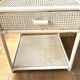 Table de nuit ou chevet en rotin