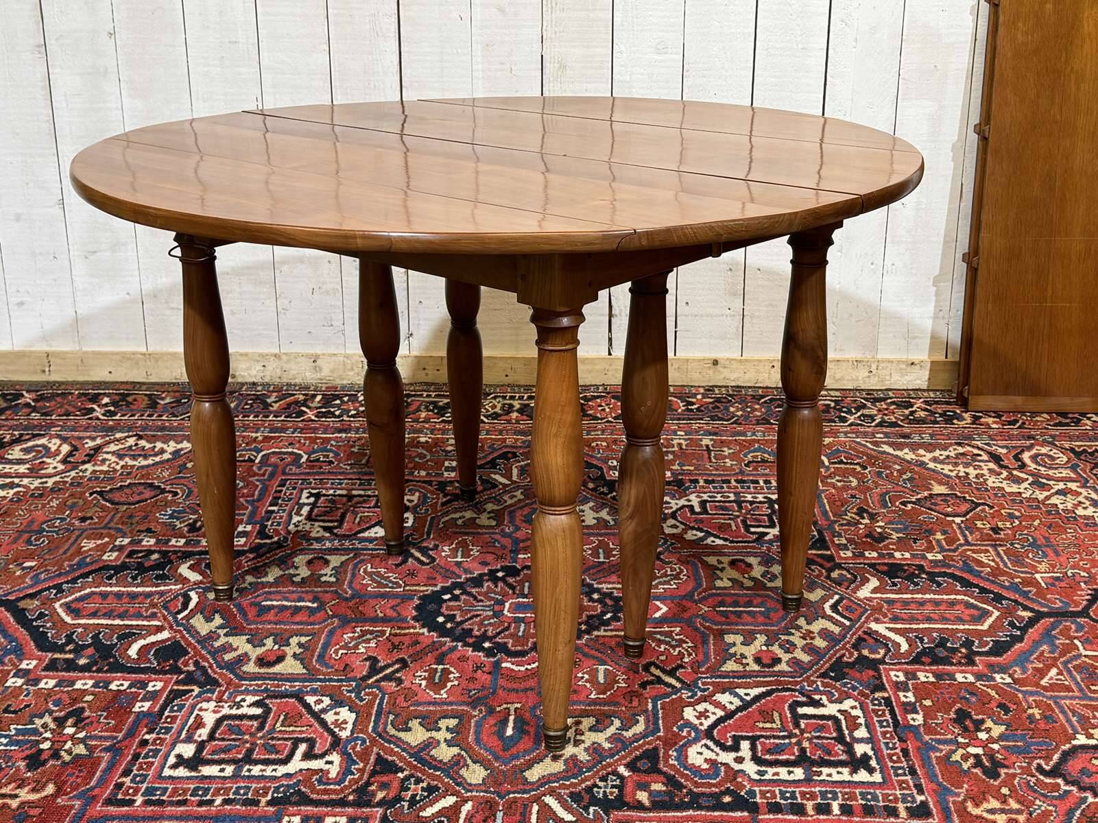 Round cherry wood table, 6 feet, Louis Philippe style with 2 extensions.