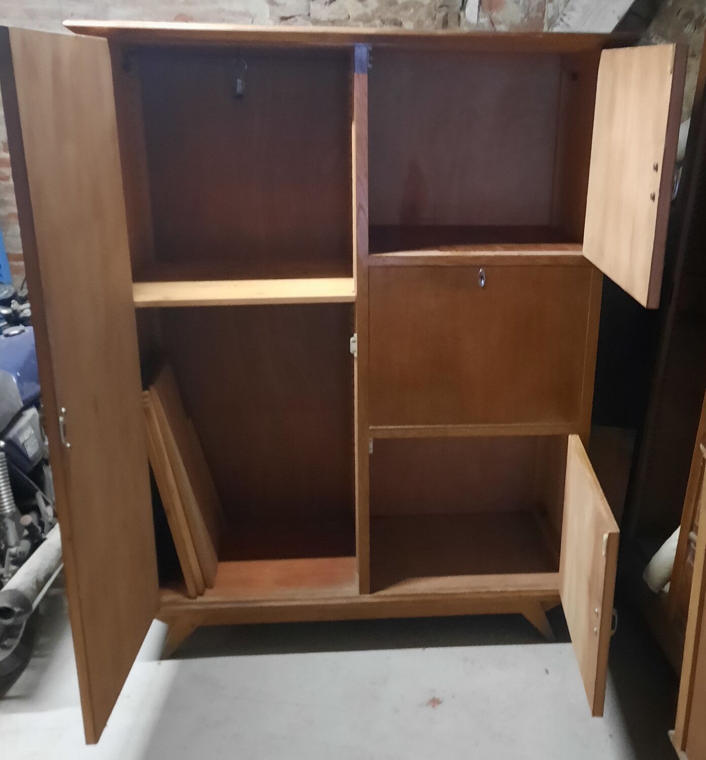 Vintage wardrobe feet compass