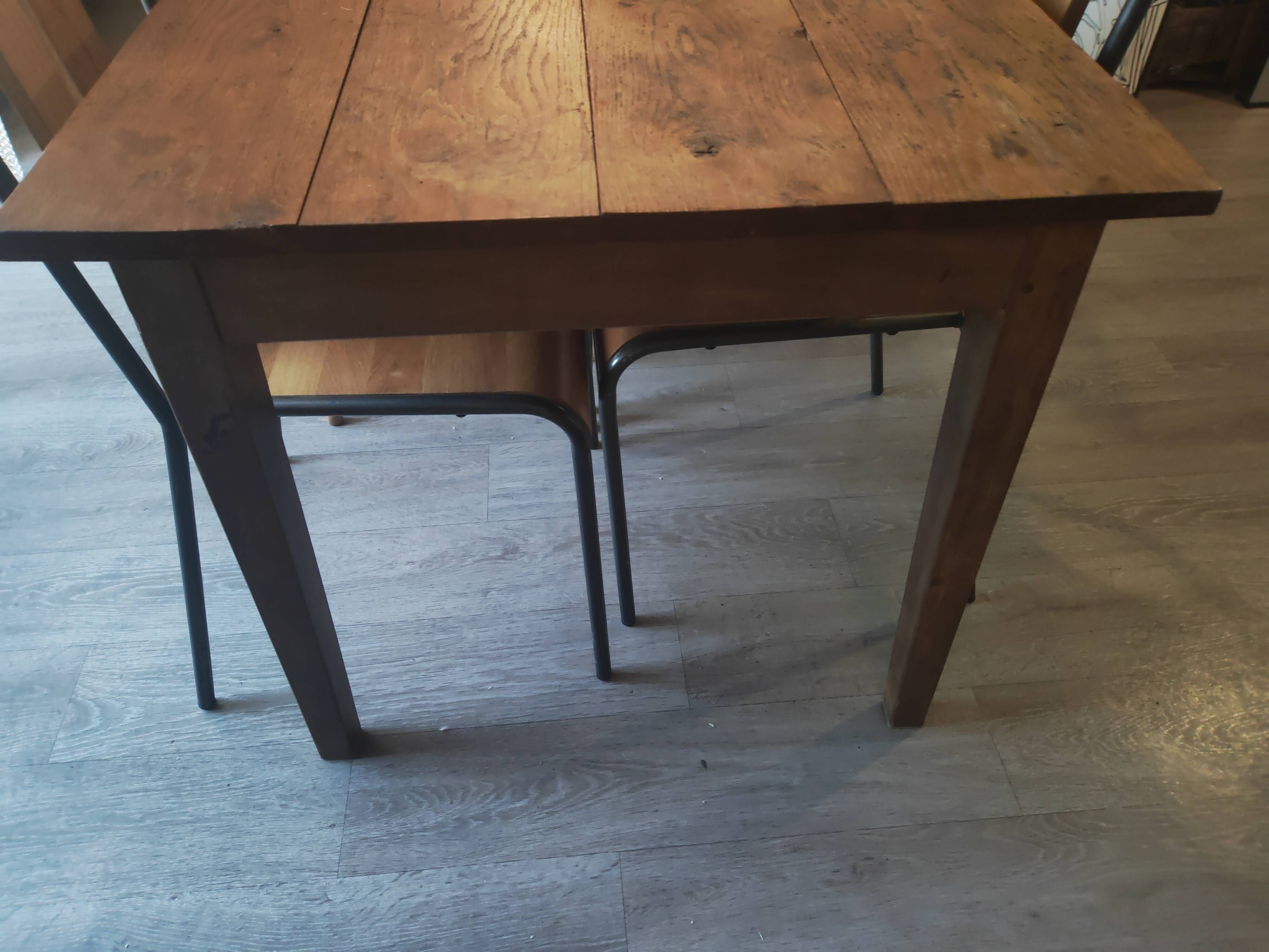 Farm table