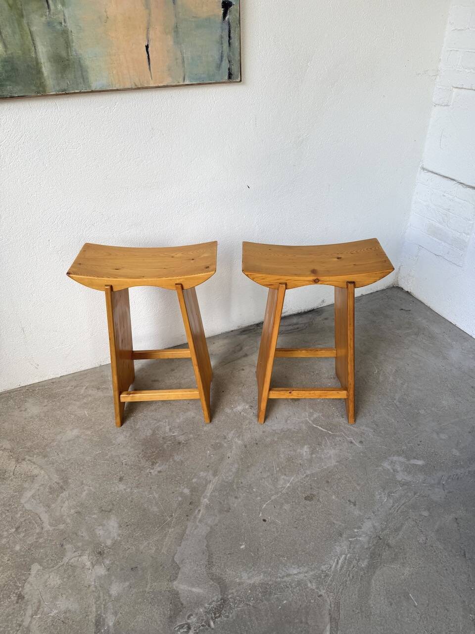 Scandinavian pine stools with Japanese inspiration.