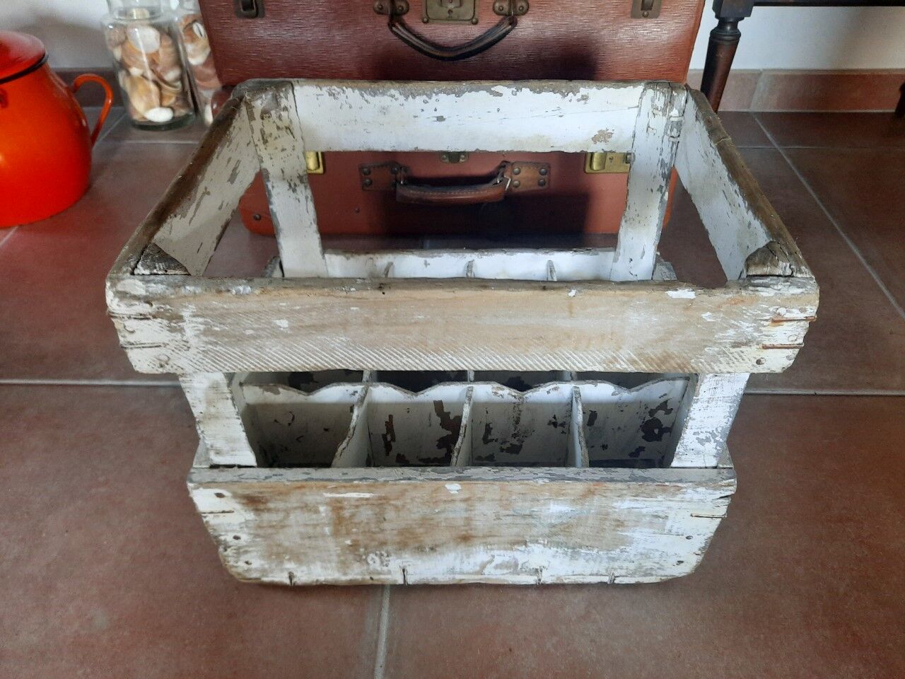 Vintage bottle case